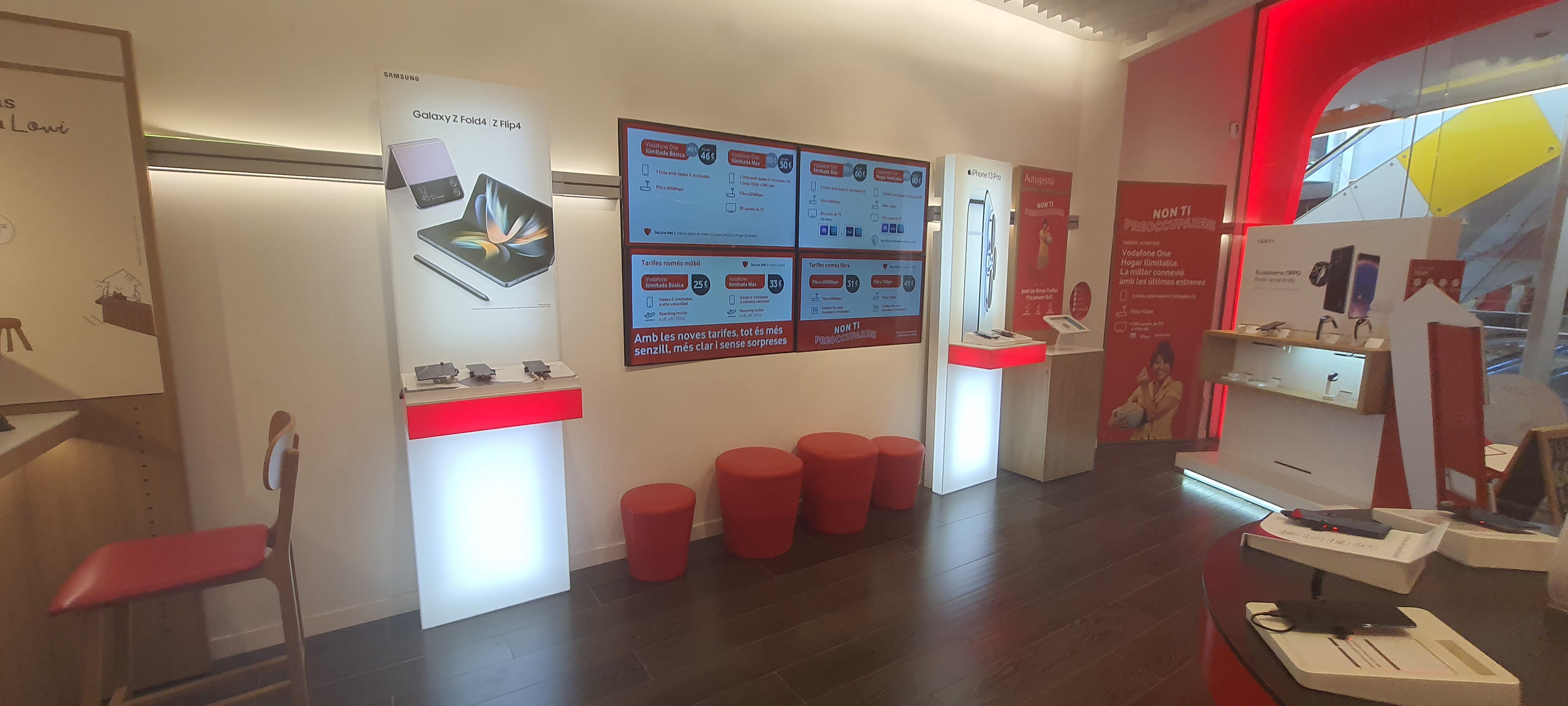 Vodafone Barcelona - CC Glories foto