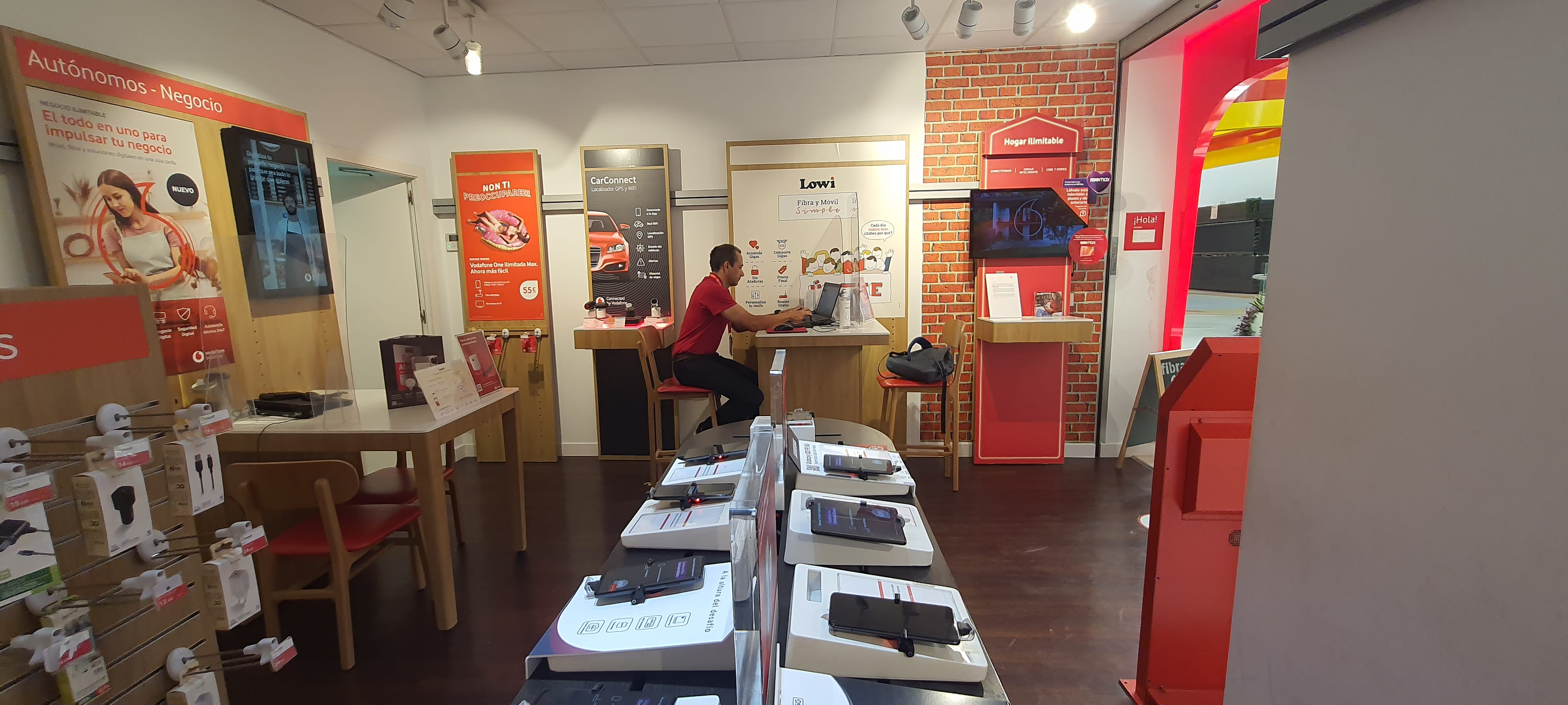 Vodafone Sevilla - CC Alcampo foto