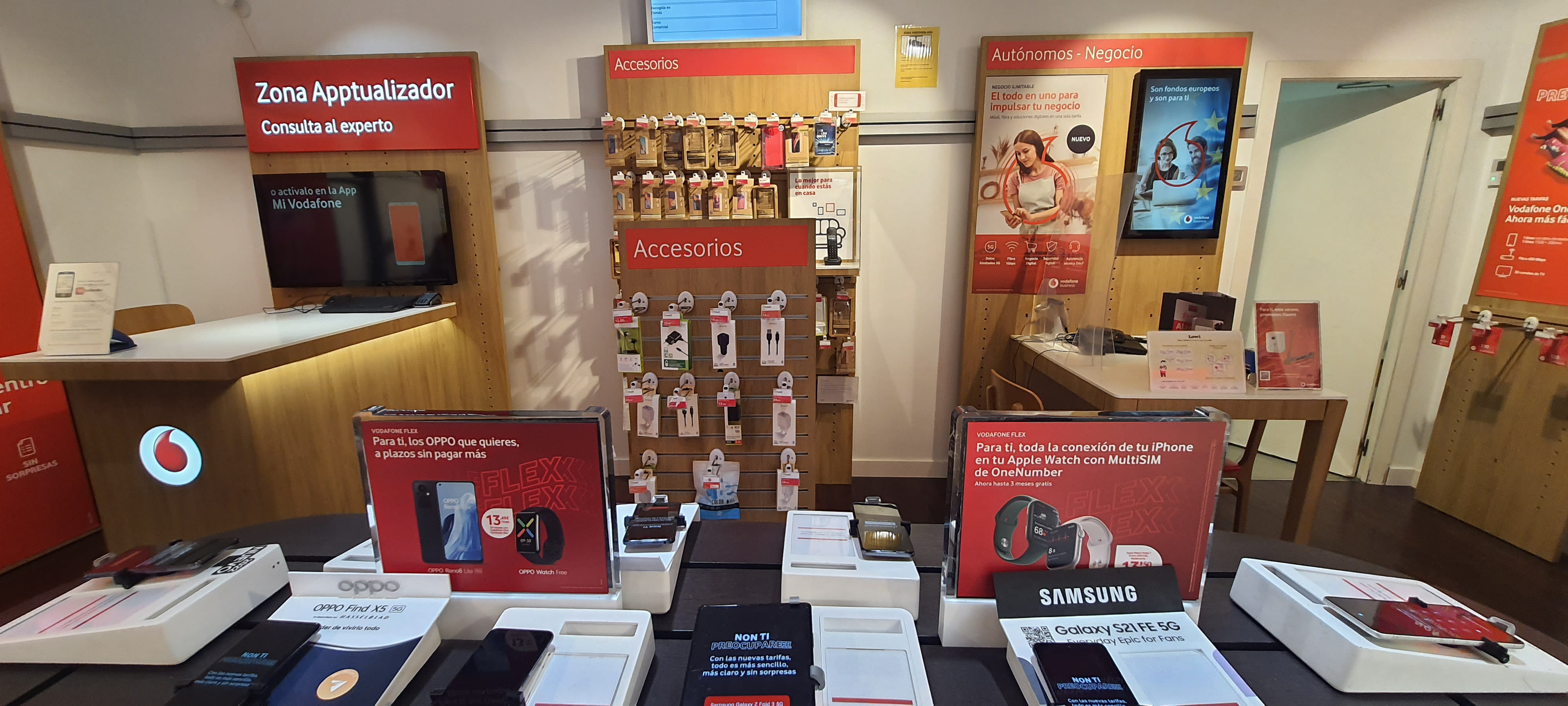 Vodafone Sevilla - CC Alcampo foto