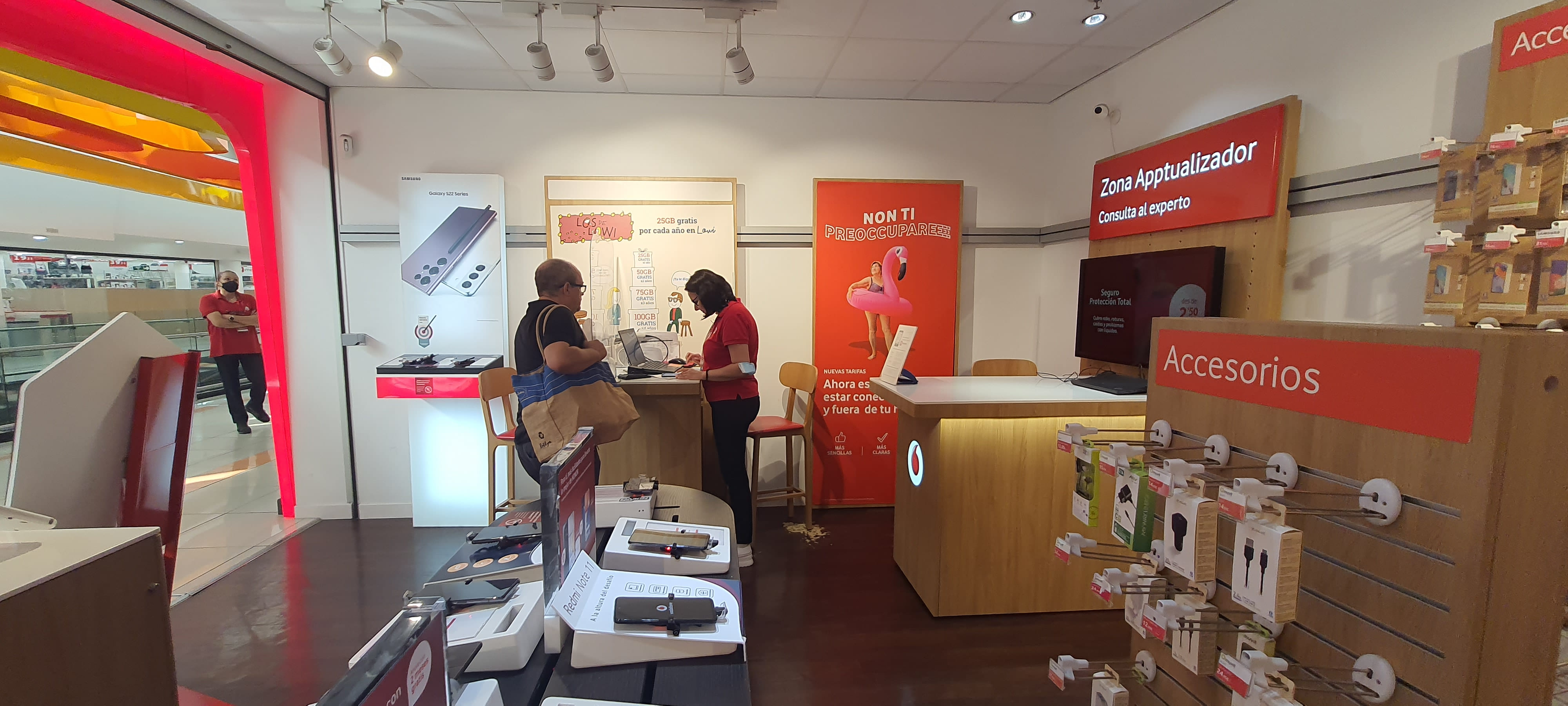 Vodafone Sevilla - CC Alcampo foto