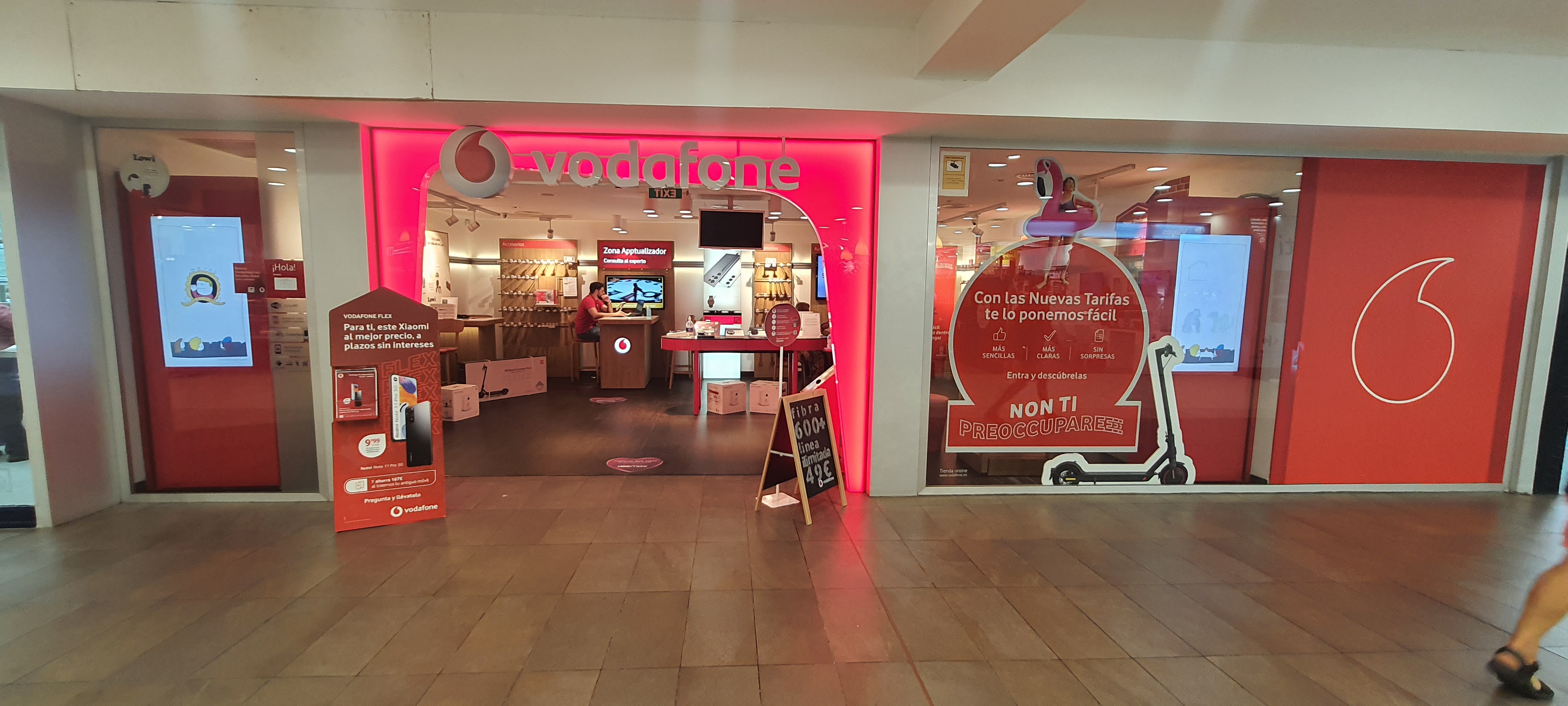 Vodafone Carrefour Almeria foto