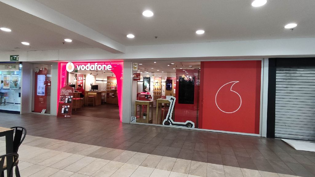 Vodafone Carrefour Almeria foto