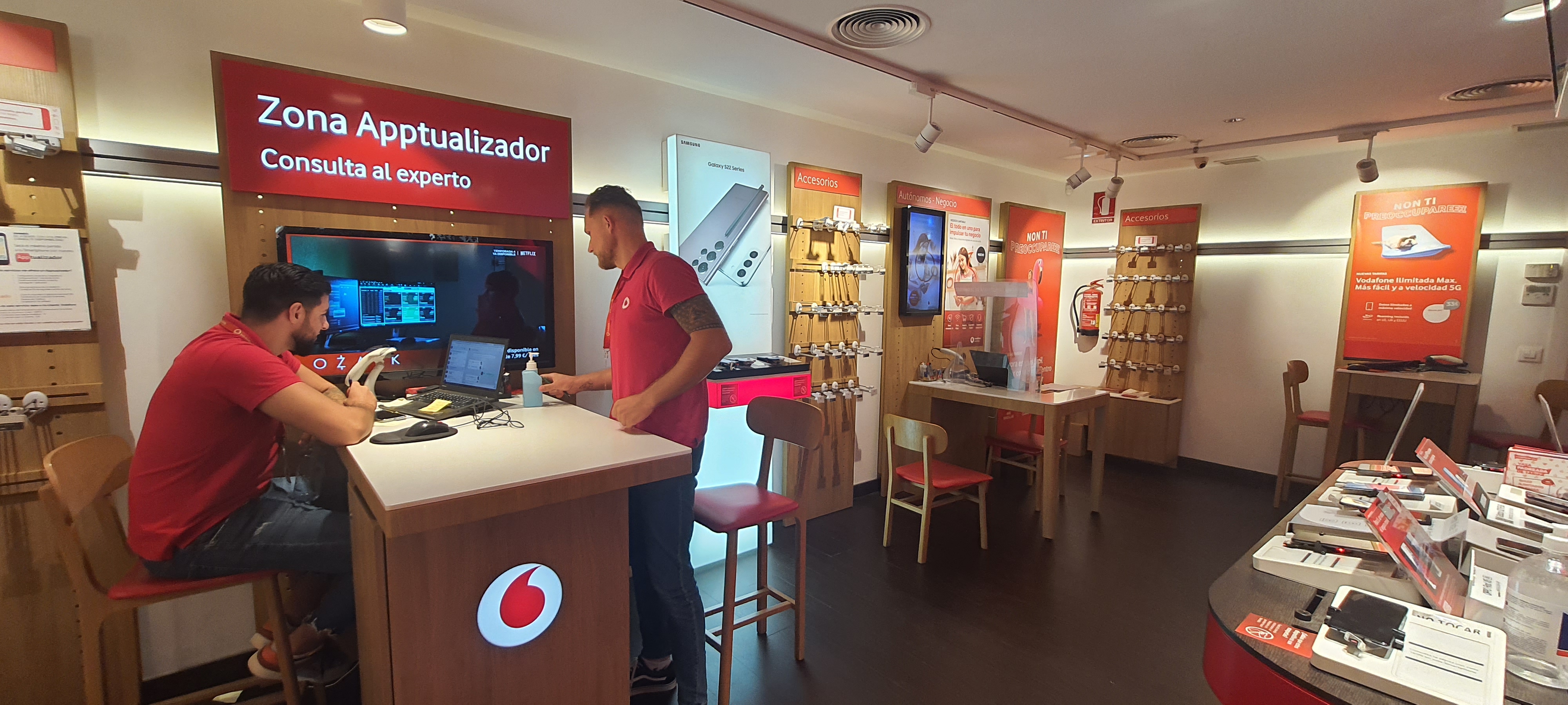 Vodafone Carrefour Almeria foto