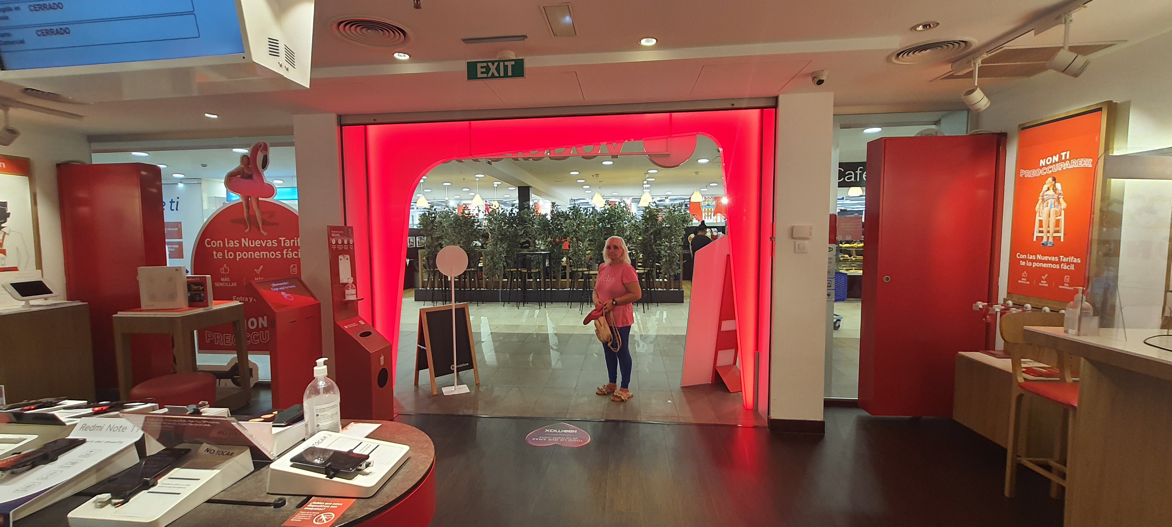 Vodafone Carrefour Almeria foto
