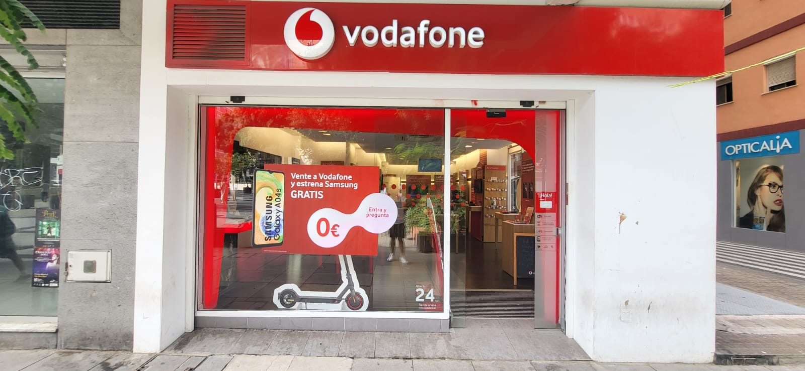 Vodafone Las Palmas - Mesa y López foto