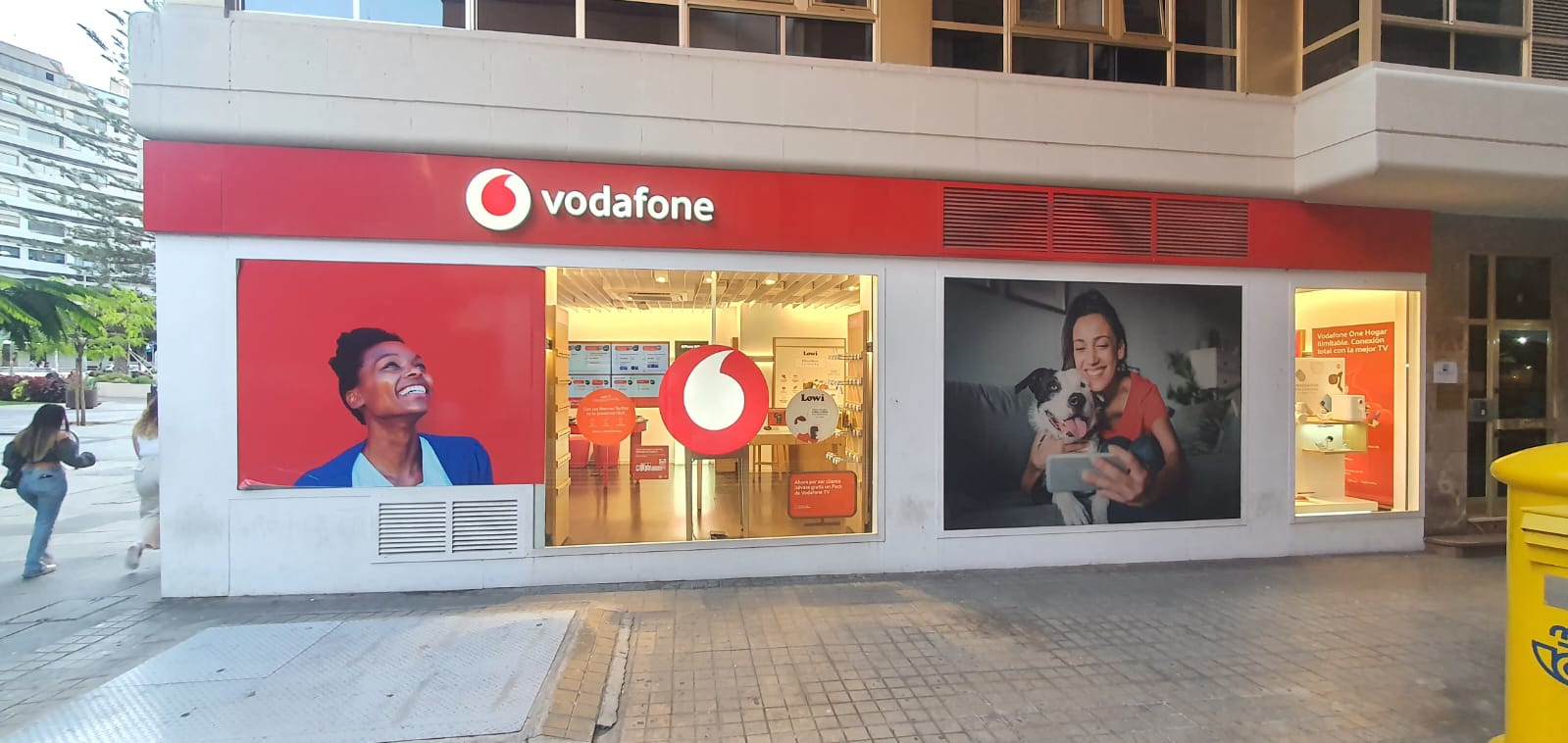 Vodafone Las Palmas - Mesa y López foto