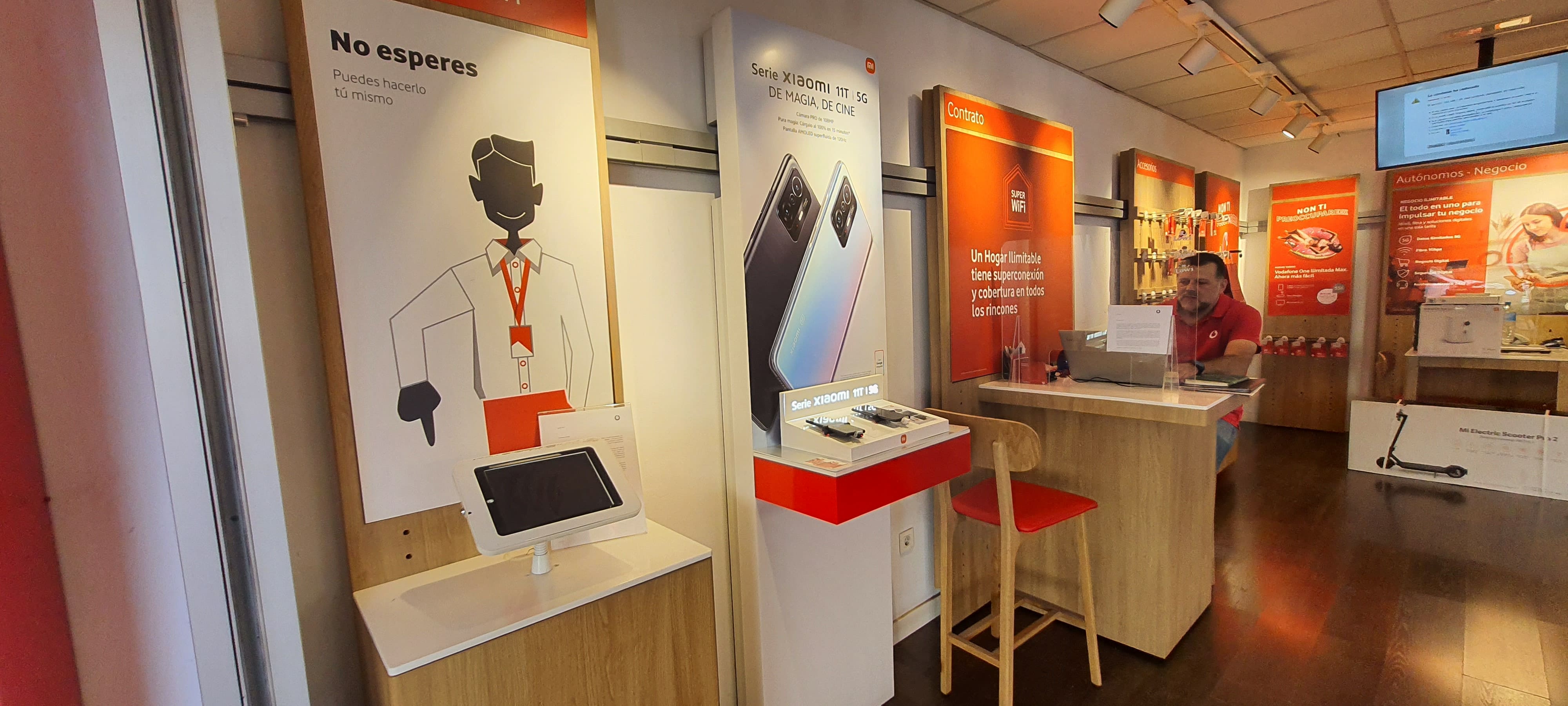 Vodafone Granada - Avda. Dilar foto