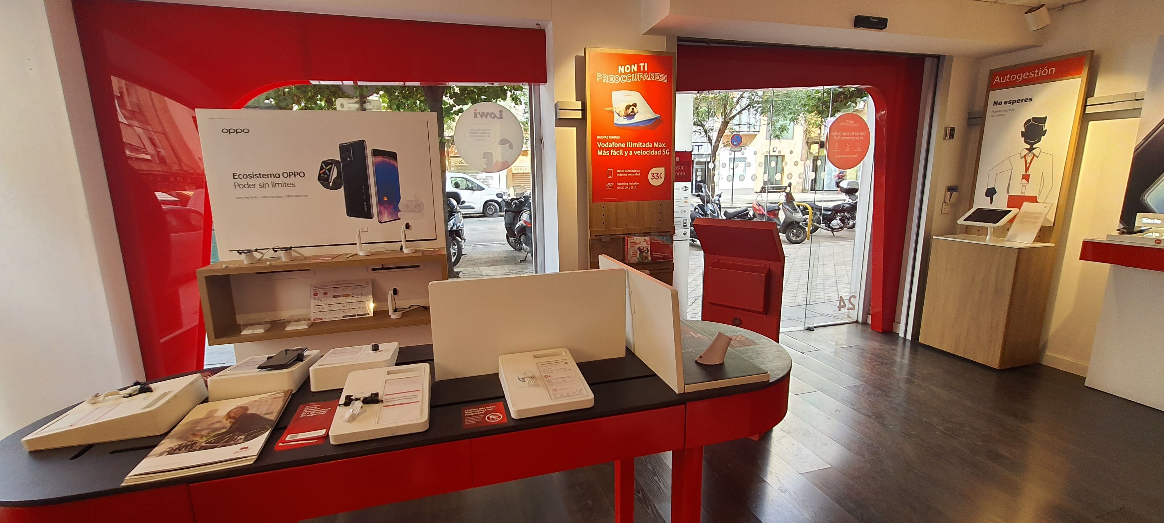Vodafone Granada - Avda. Dilar foto