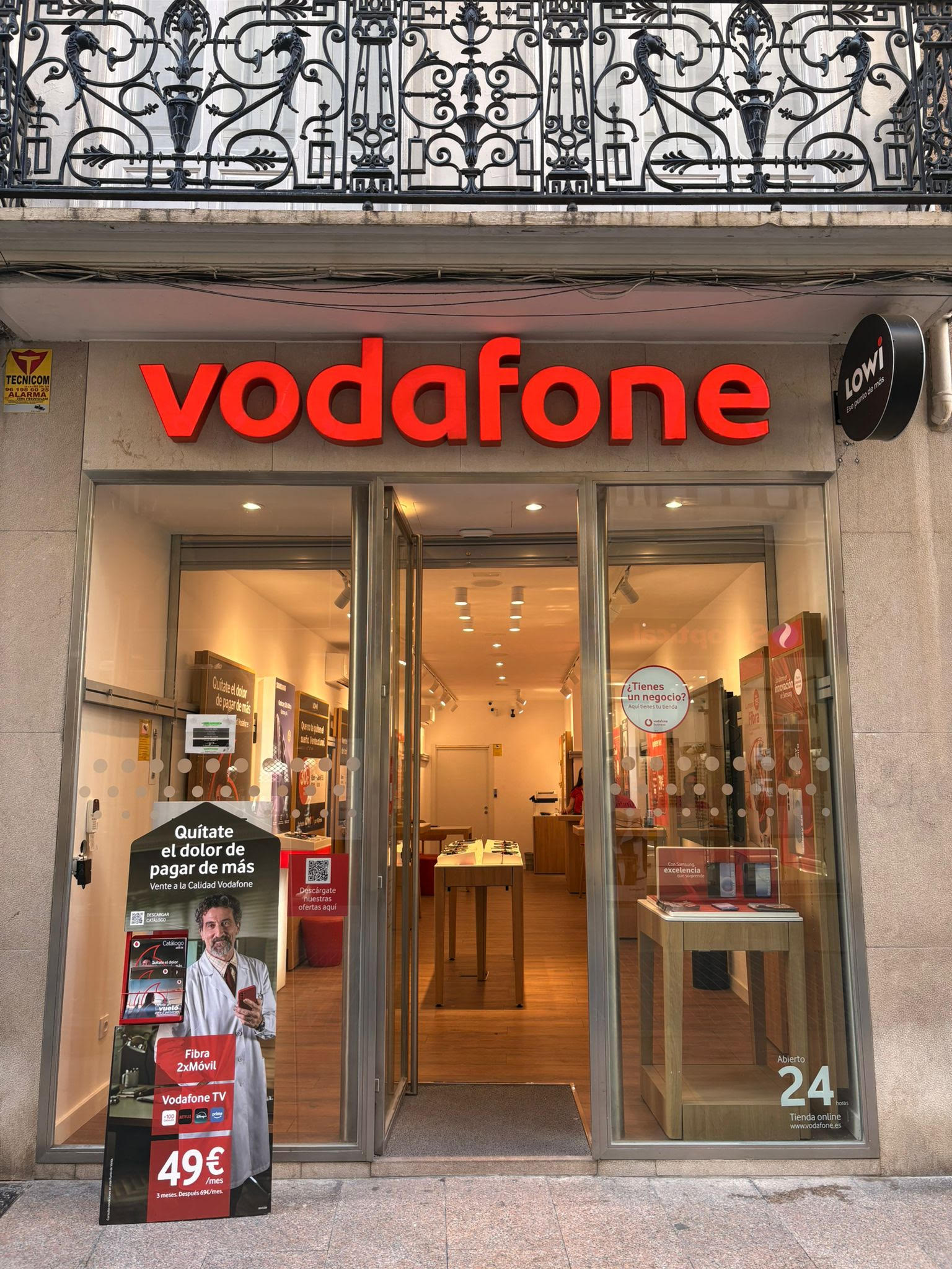 Vodafone Calle En Medio foto