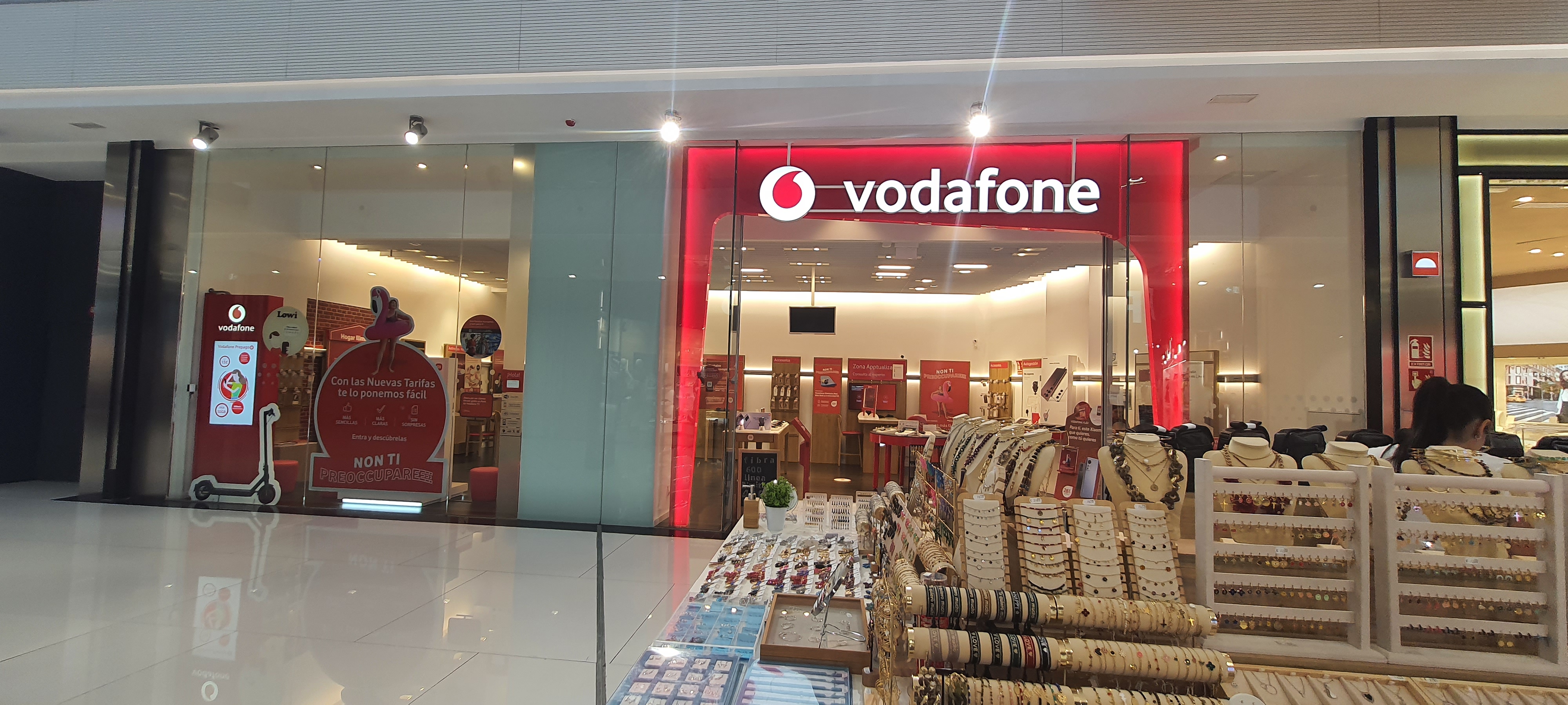 Vodafone CC Torrecárdenas foto