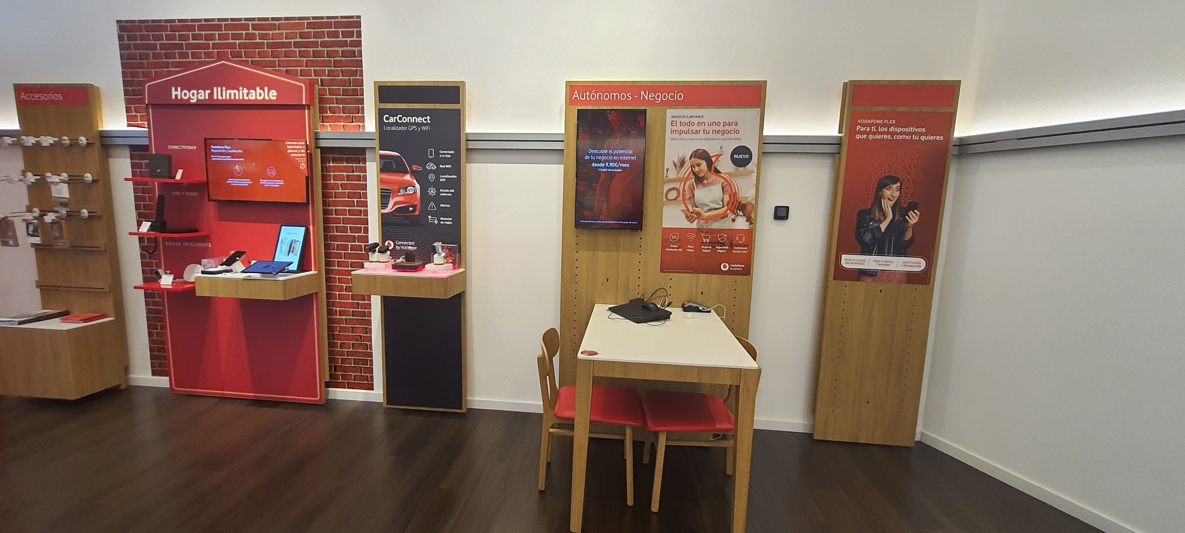 Vodafone CC Torrecárdenas foto
