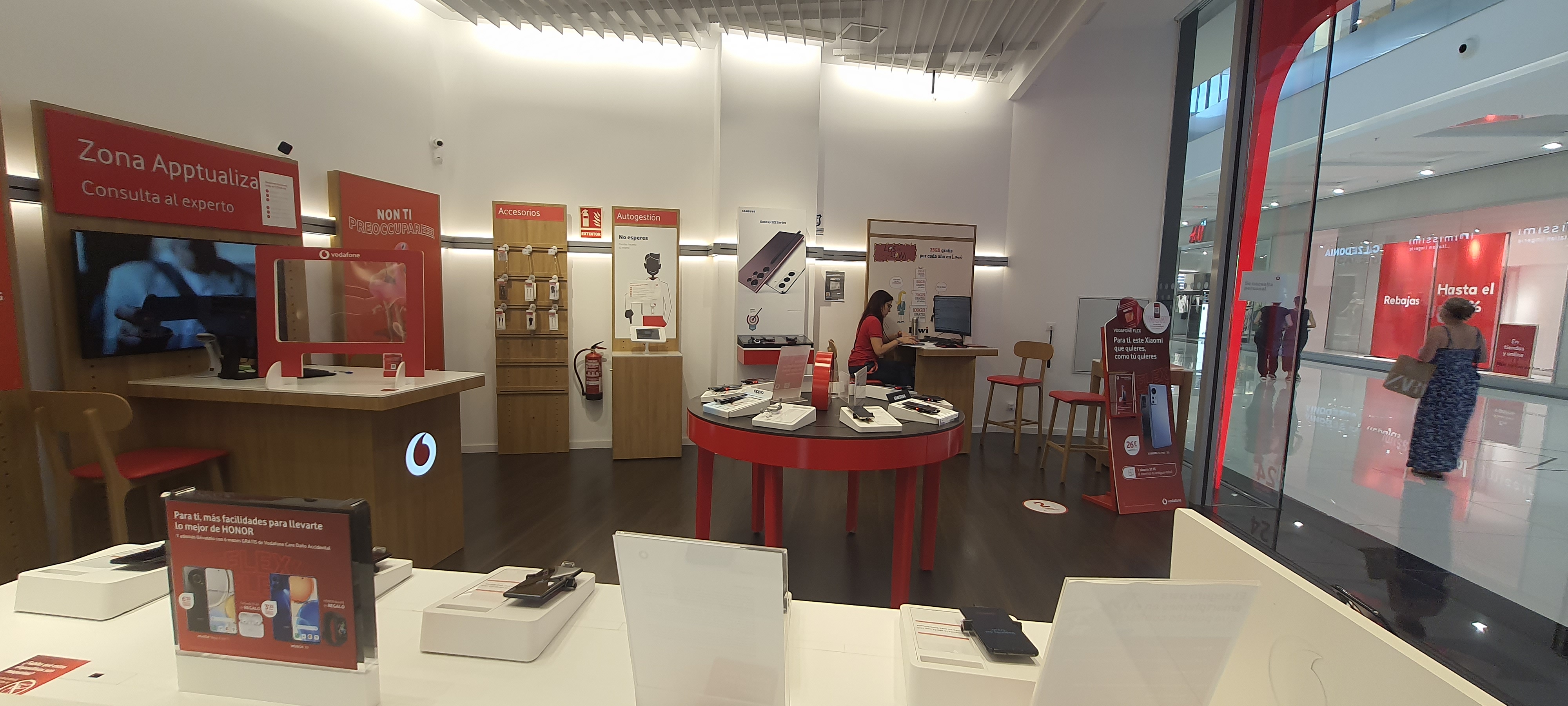 Vodafone CC Torrecárdenas foto