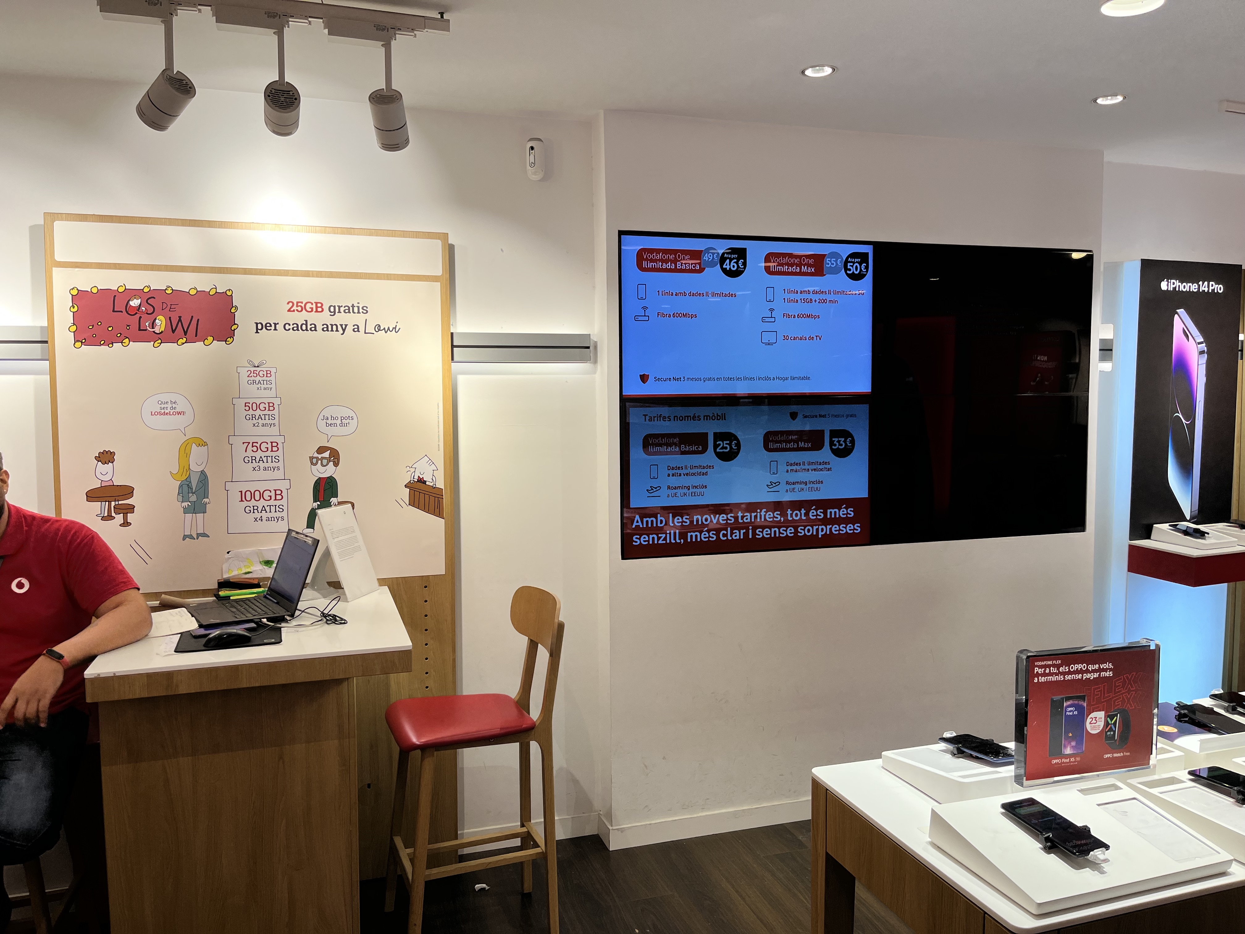 Vodafone Manresa - CC Carrefour Manresa foto