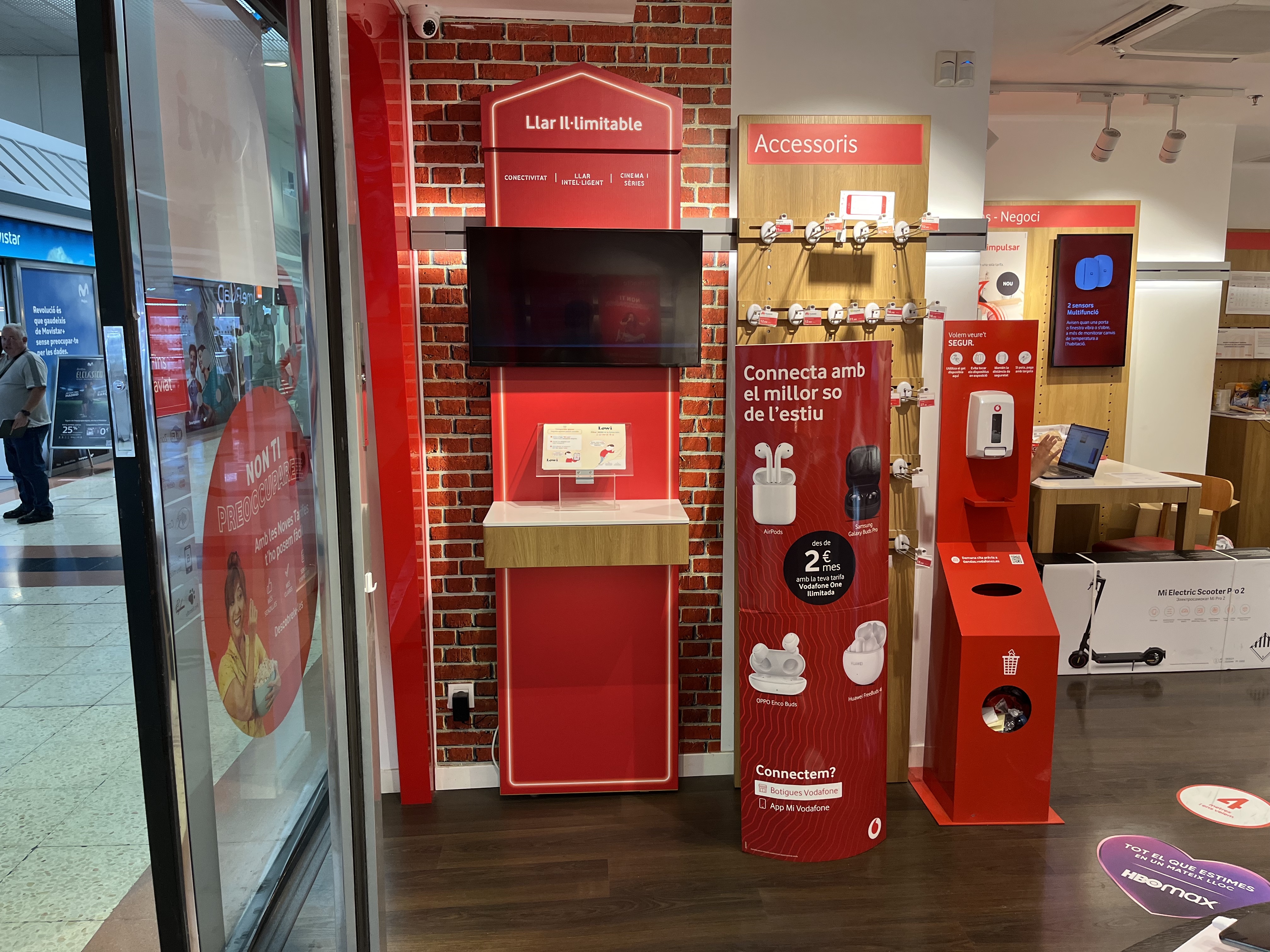 Vodafone Manresa - CC Carrefour Manresa foto