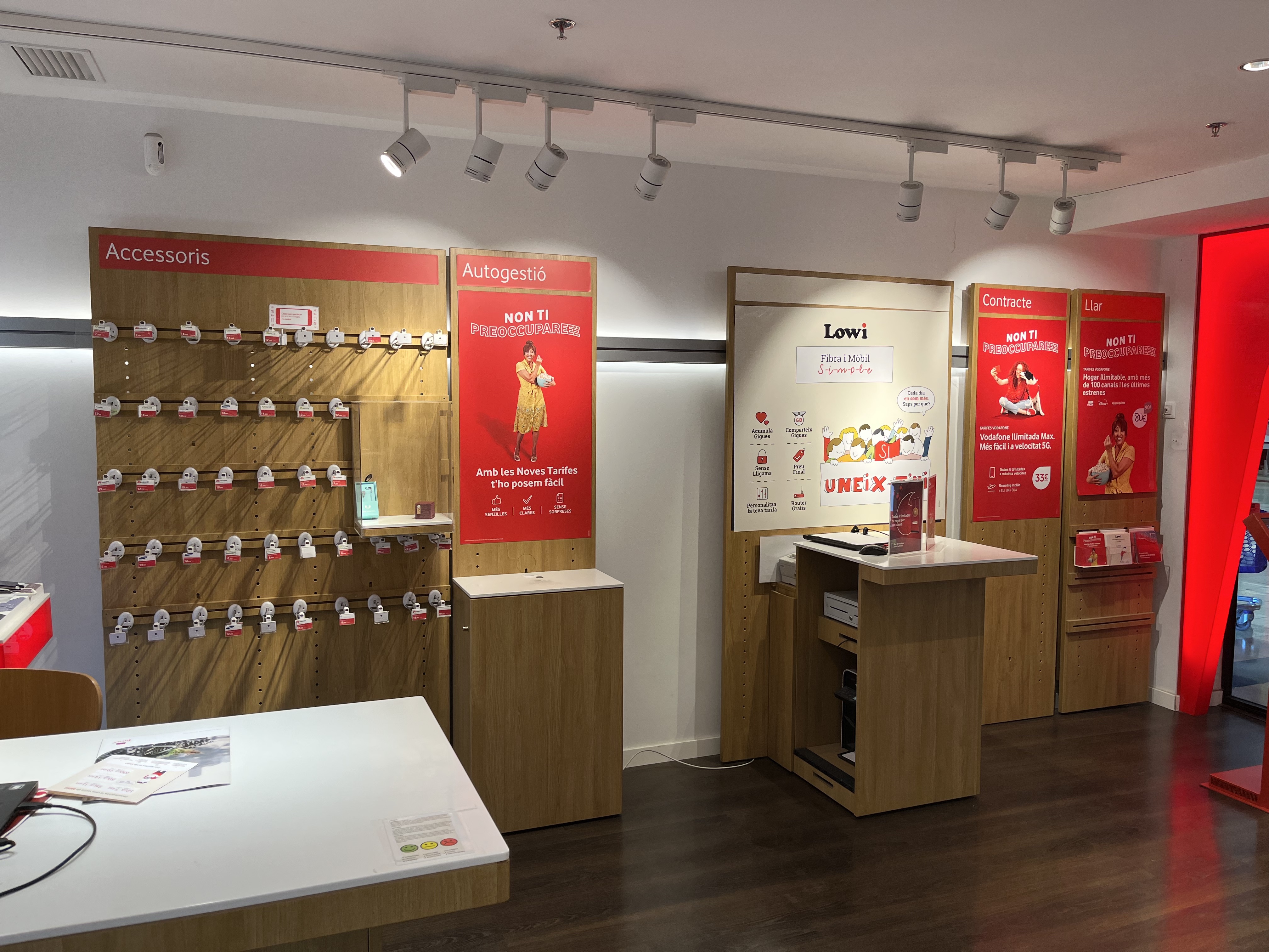Vodafone Manresa - CC Carrefour Manresa foto