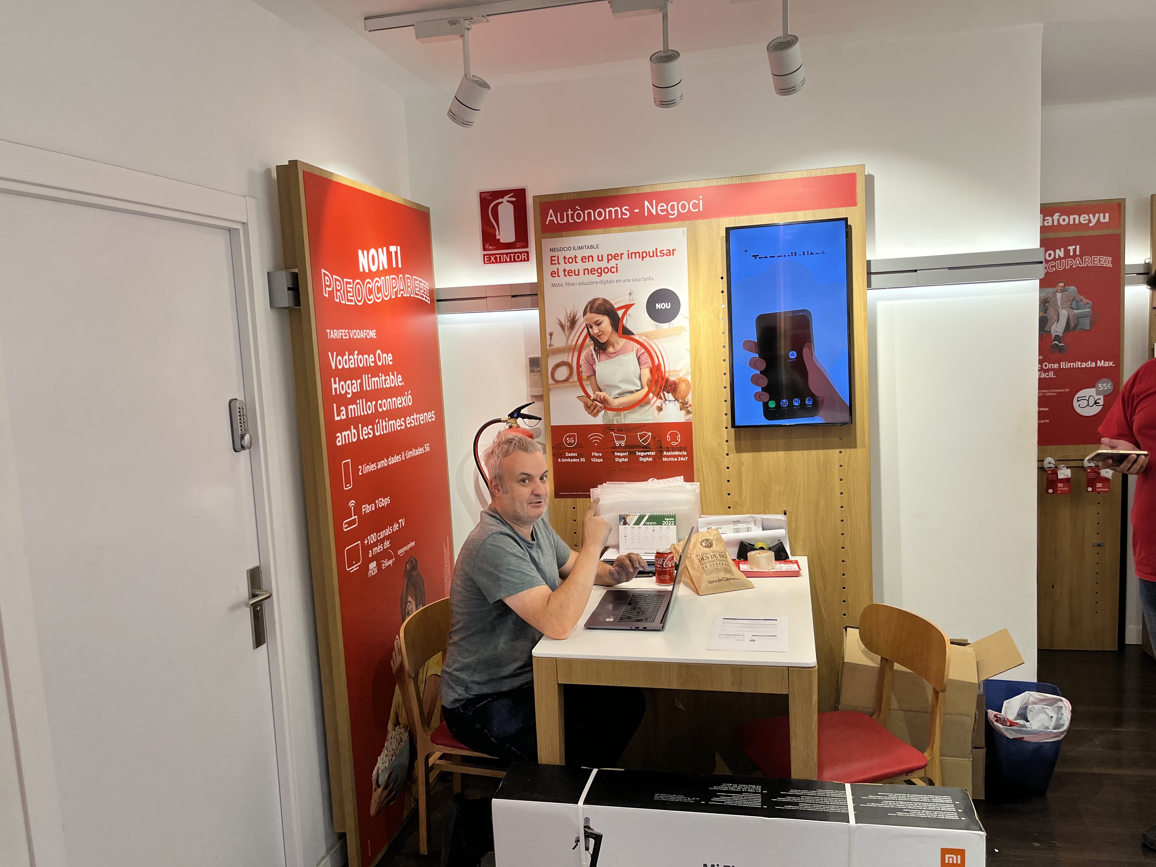 Vodafone Manresa - CC Carrefour Manresa foto