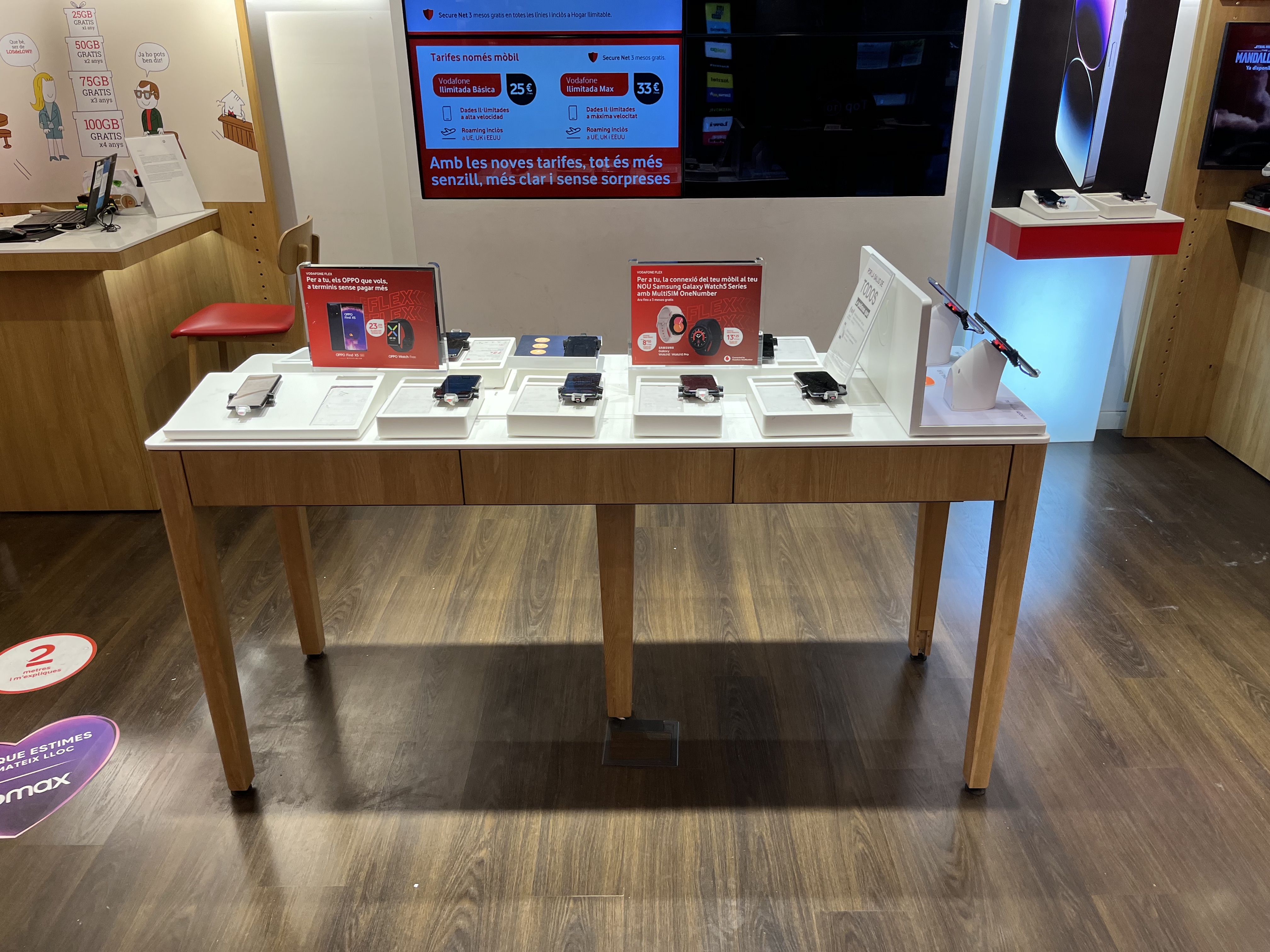 Vodafone Manresa - CC Carrefour Manresa foto