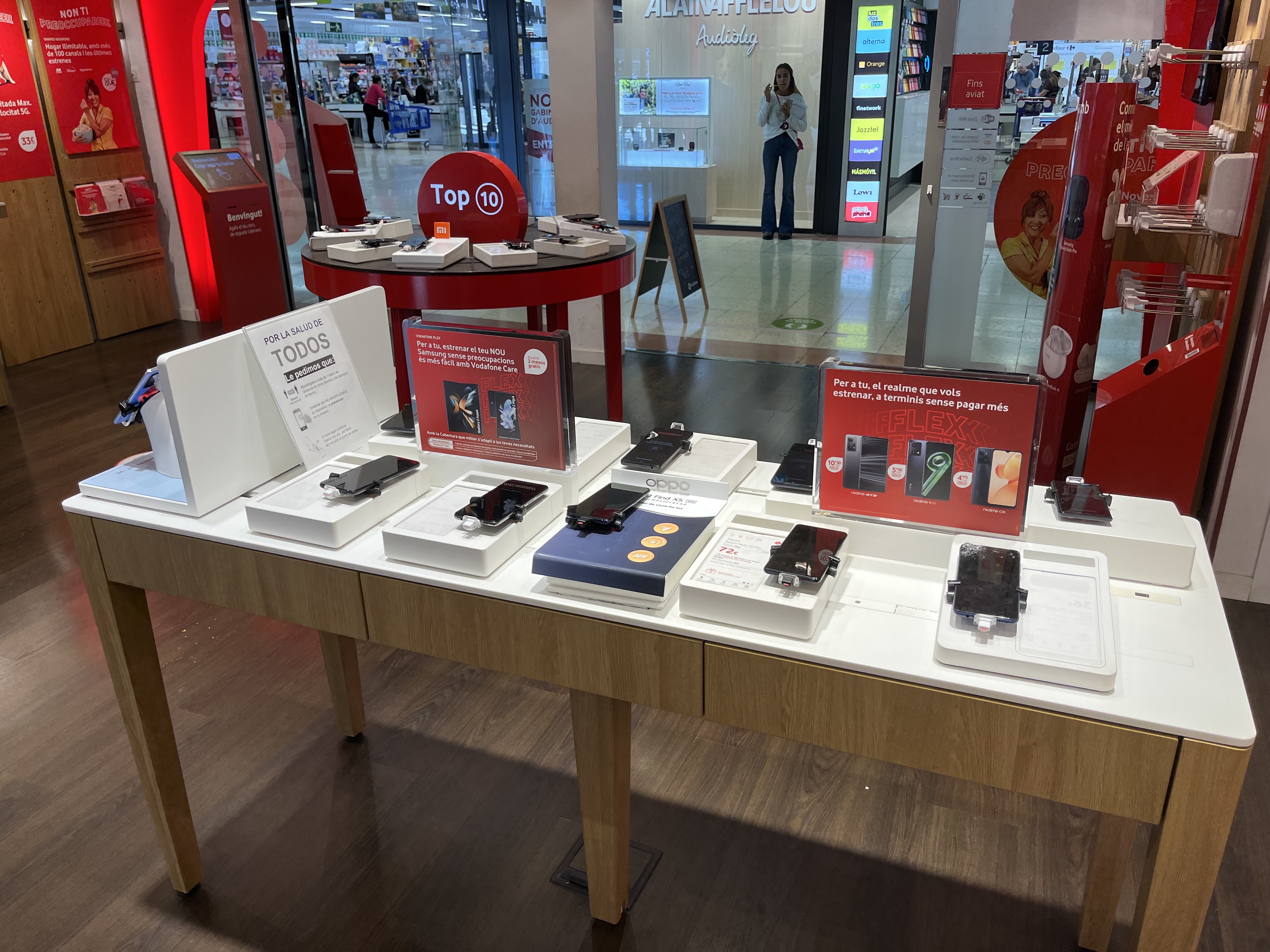 Vodafone Manresa - CC Carrefour Manresa foto