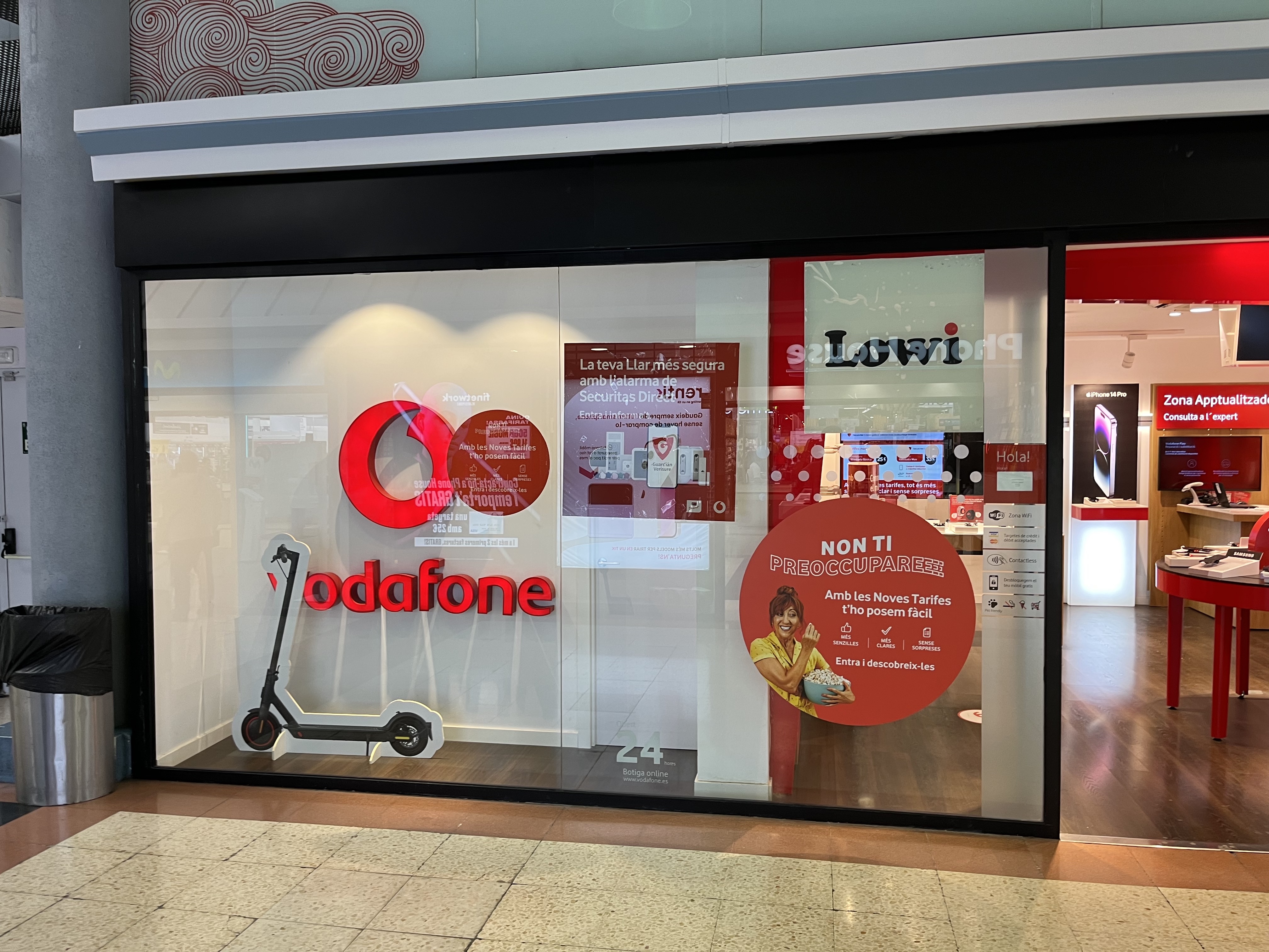 Vodafone Manresa - CC Carrefour Manresa