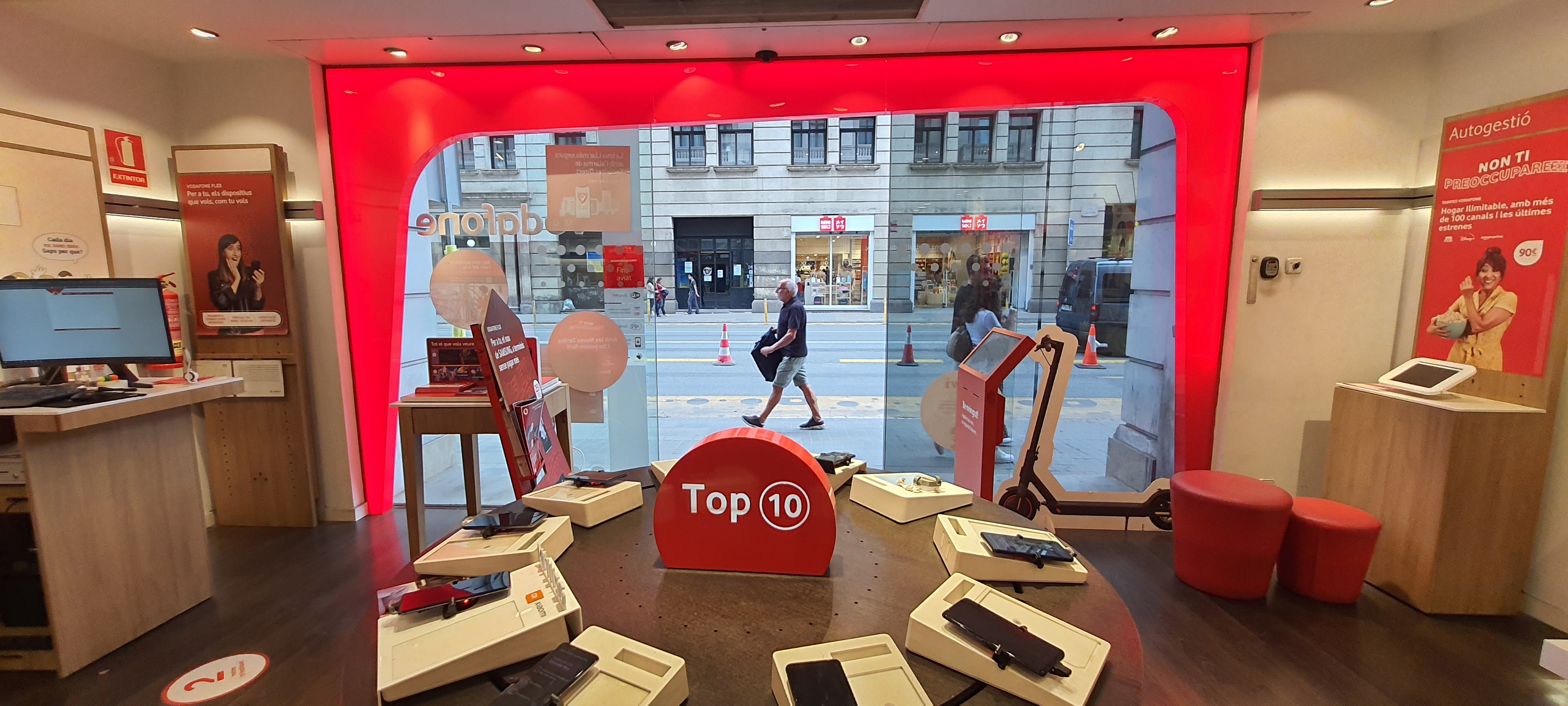 Vodafone Barcelona - Via Laietana foto