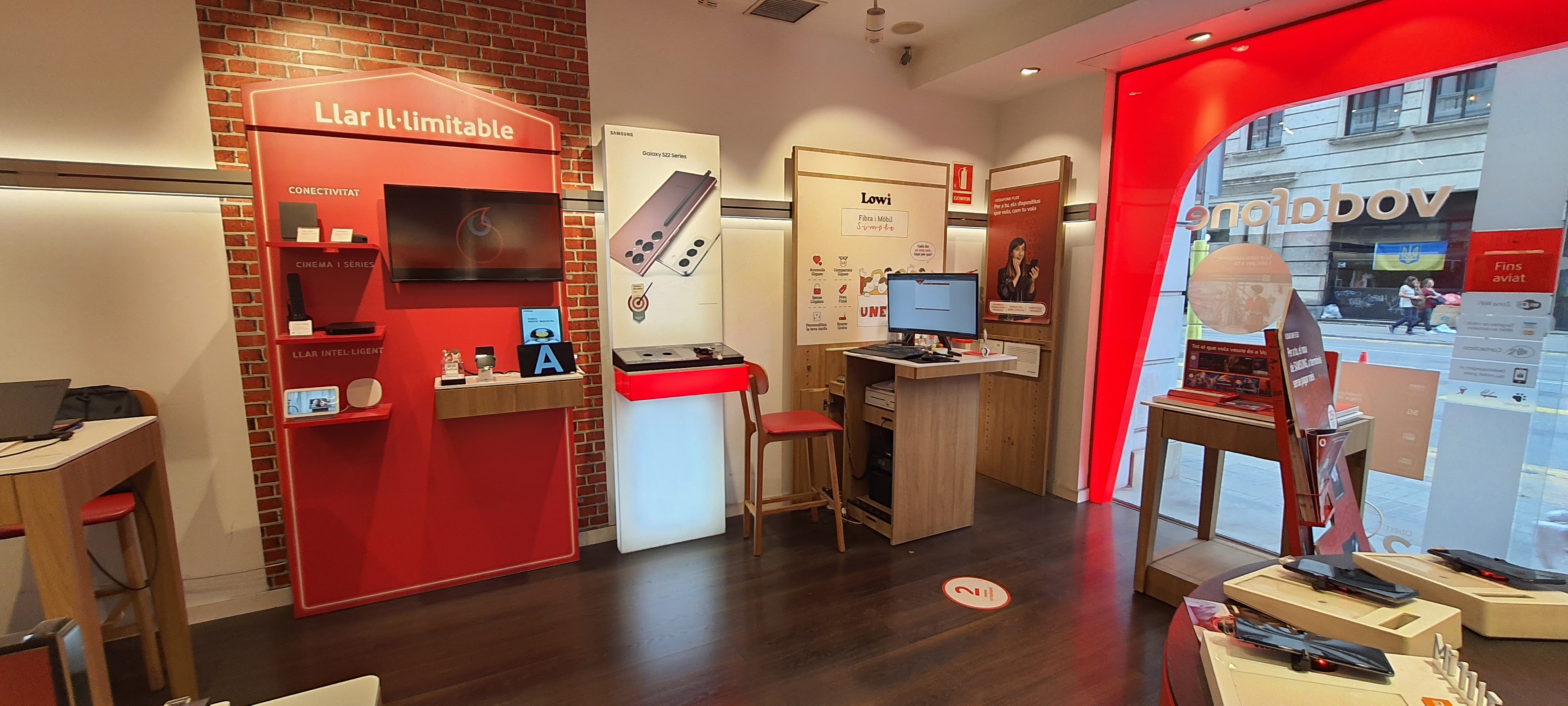 Vodafone Barcelona - Via Laietana foto