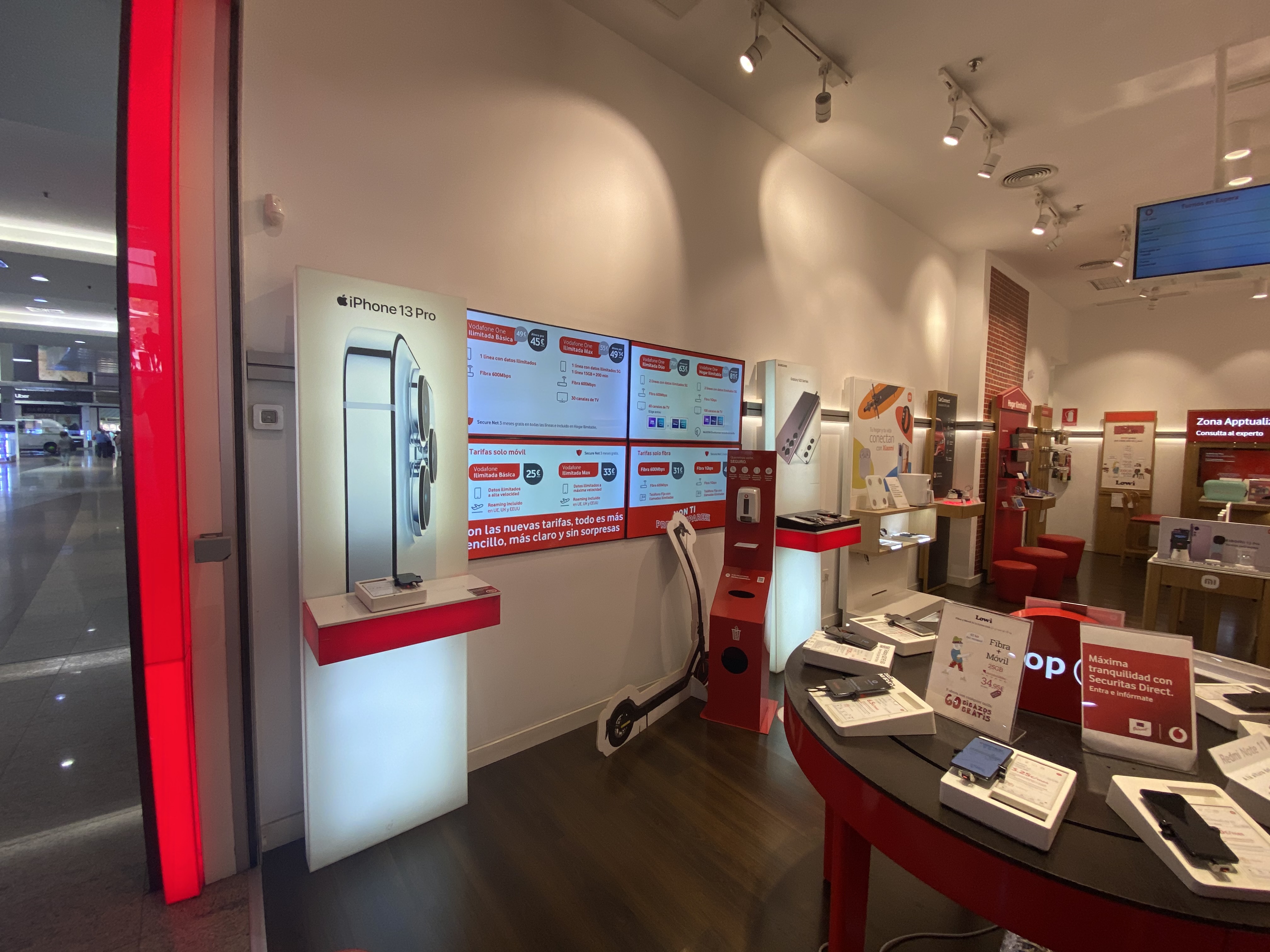 Vodafone Málaga - CC Vialia foto