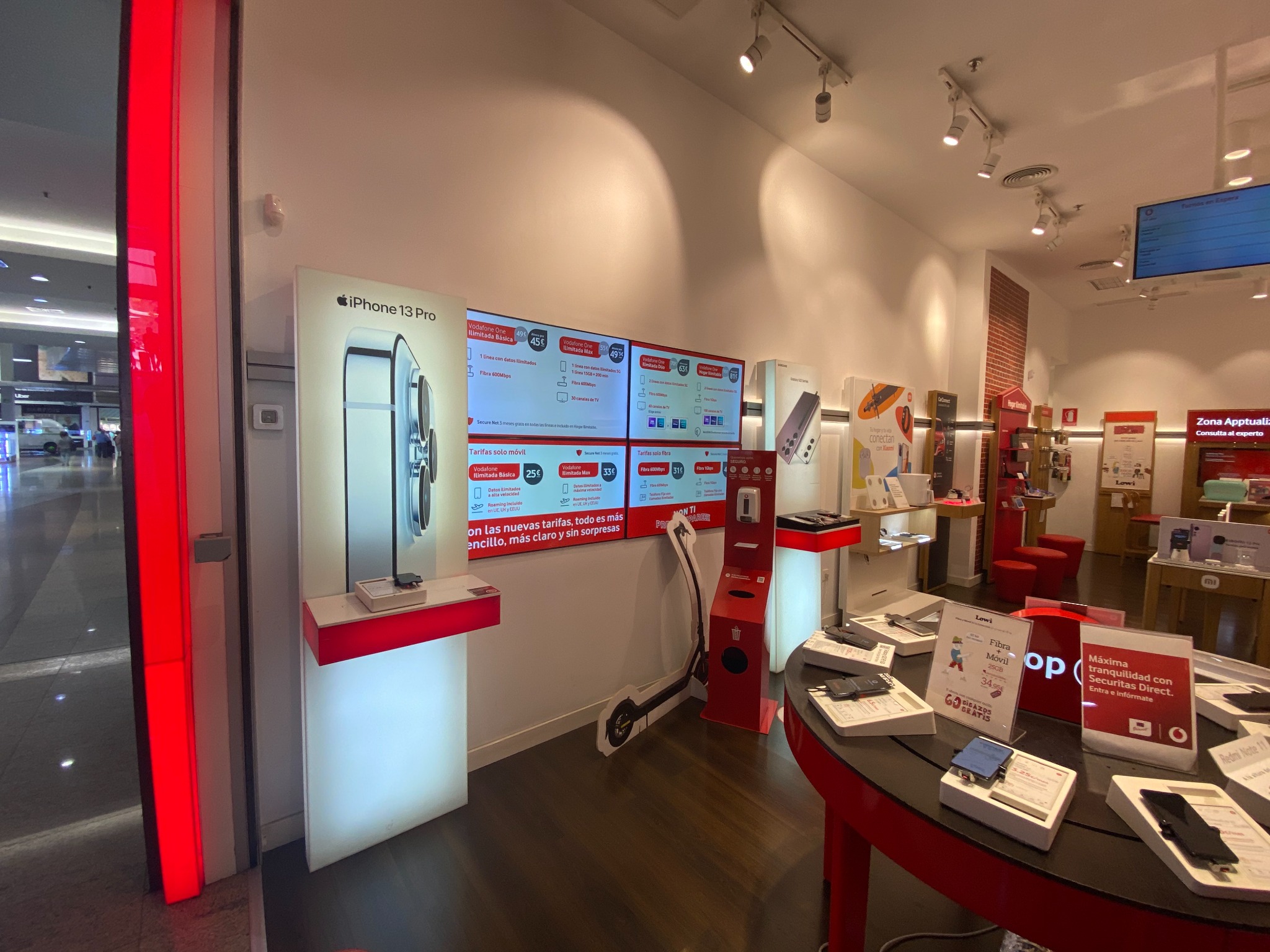 Vodafone Málaga - CC Vialia foto