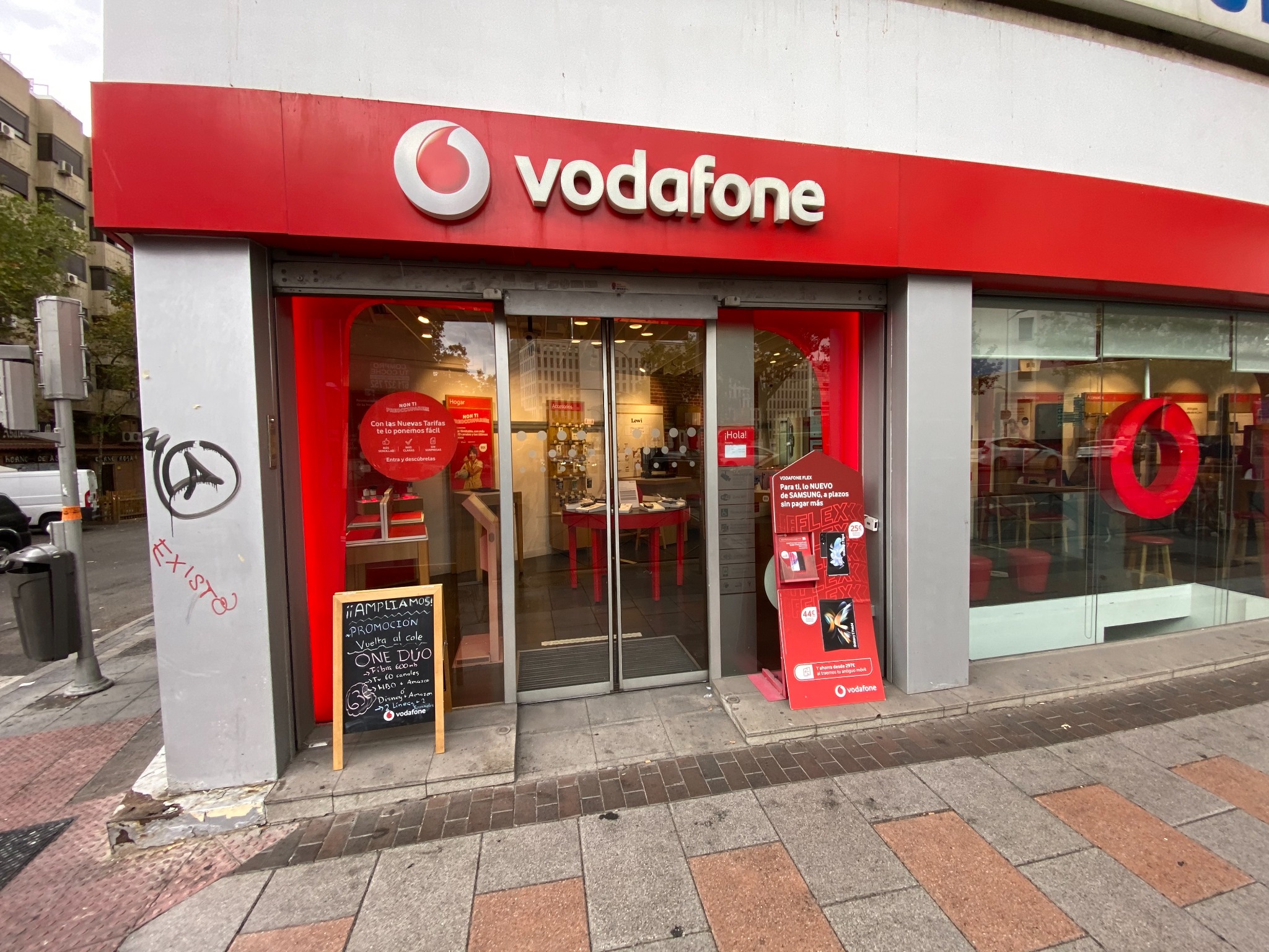 Vodafone Madrid - Bravo Murillo 371 foto