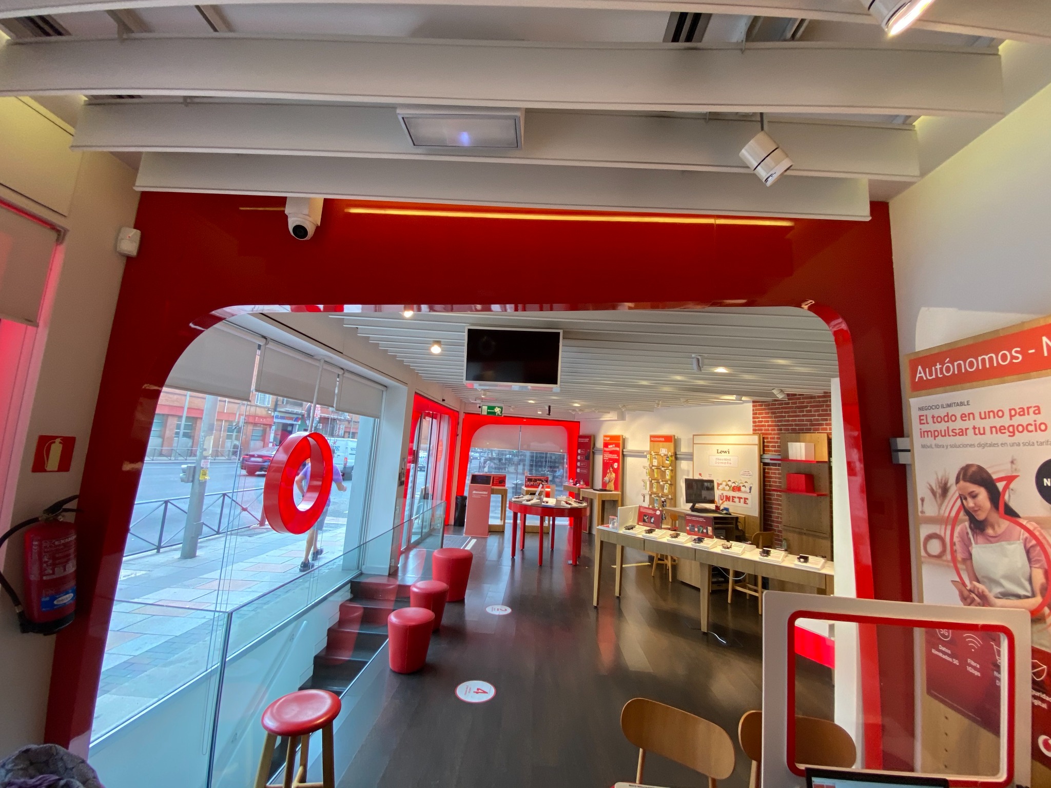 Vodafone Madrid - Bravo Murillo 371 foto