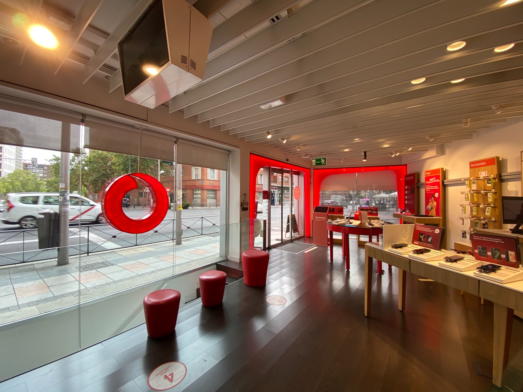 Vodafone Madrid - Bravo Murillo 371 foto