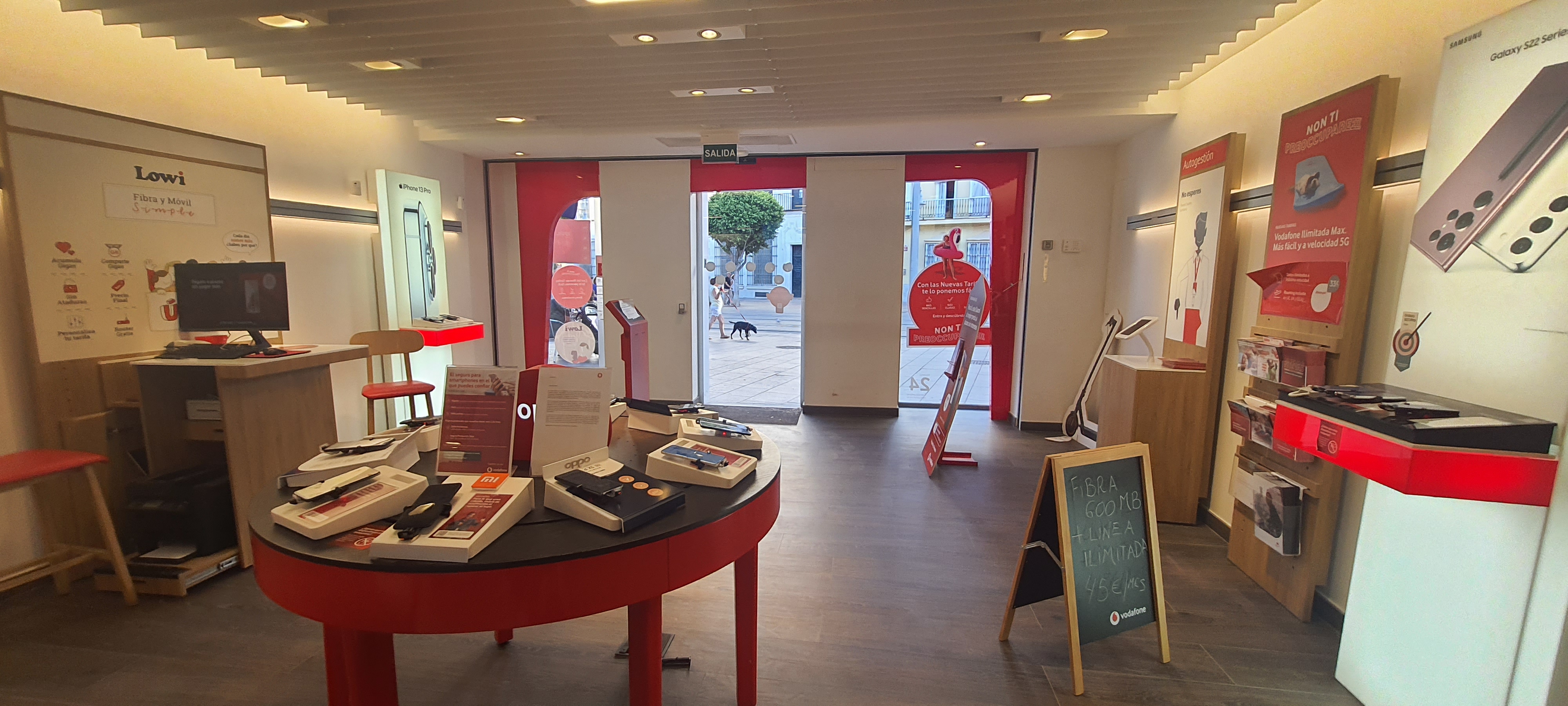 Vodafone San Fernando - C/Real foto