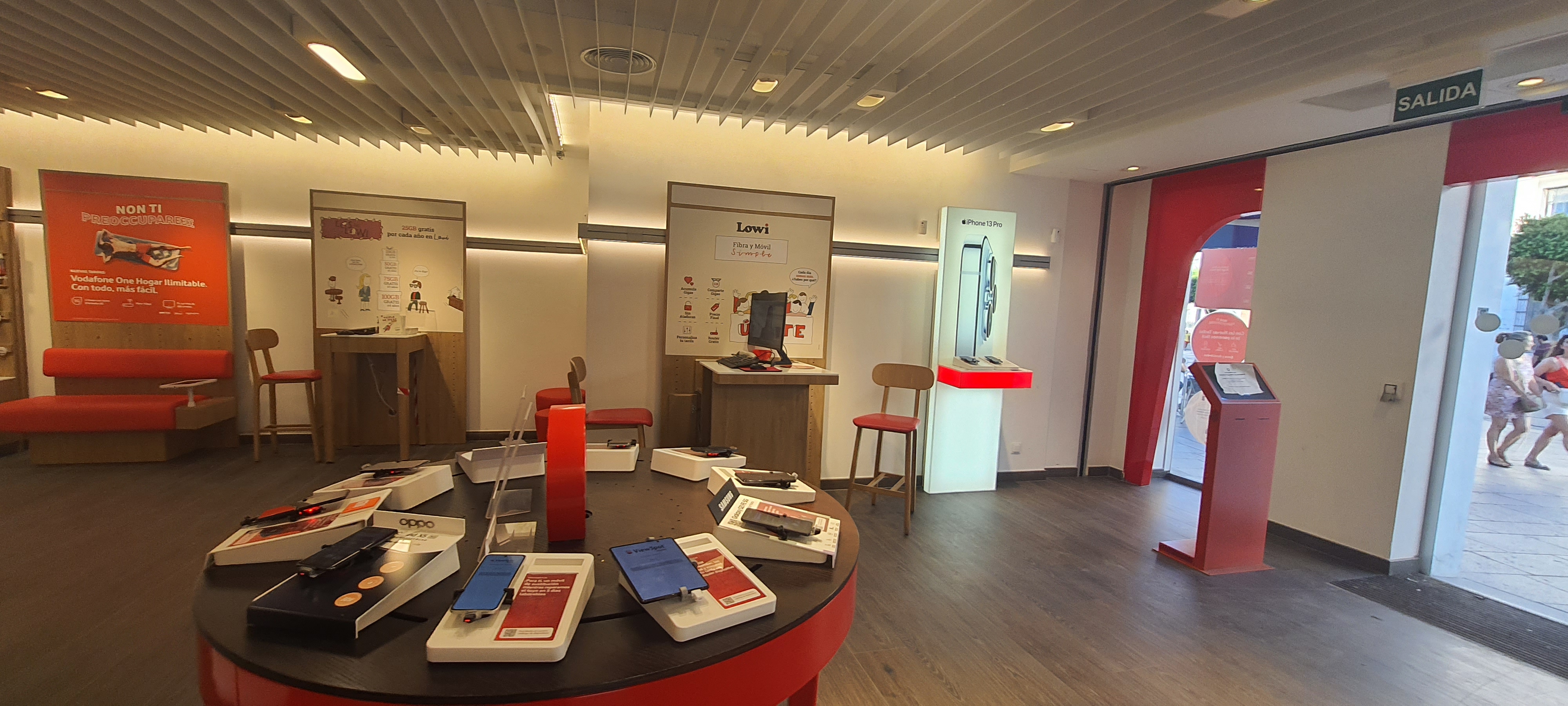 Vodafone San Fernando - C/Real foto