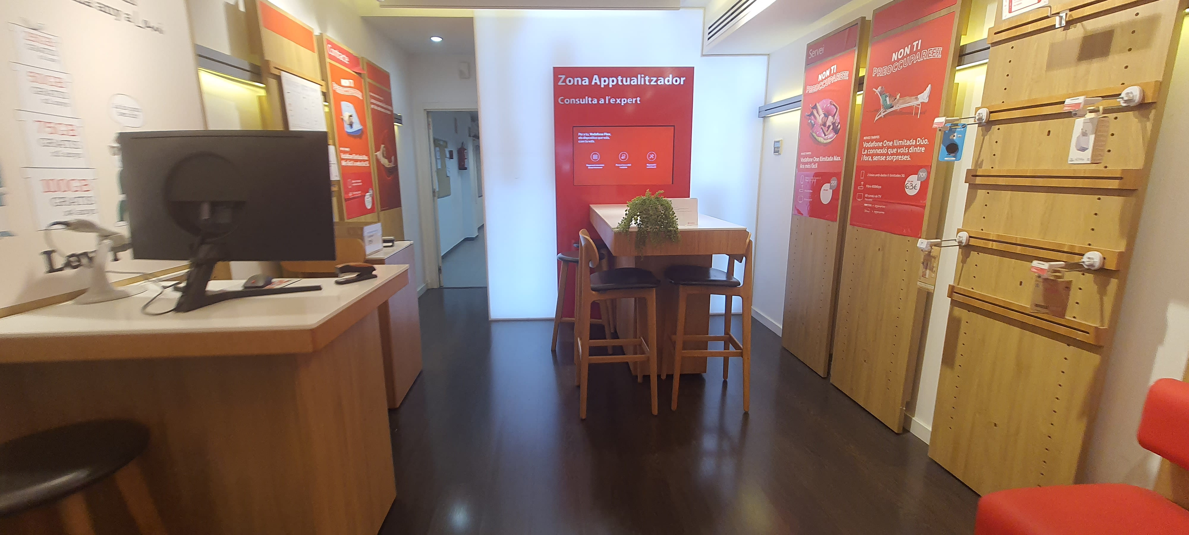 Vodafone Tarragona - Rambla foto