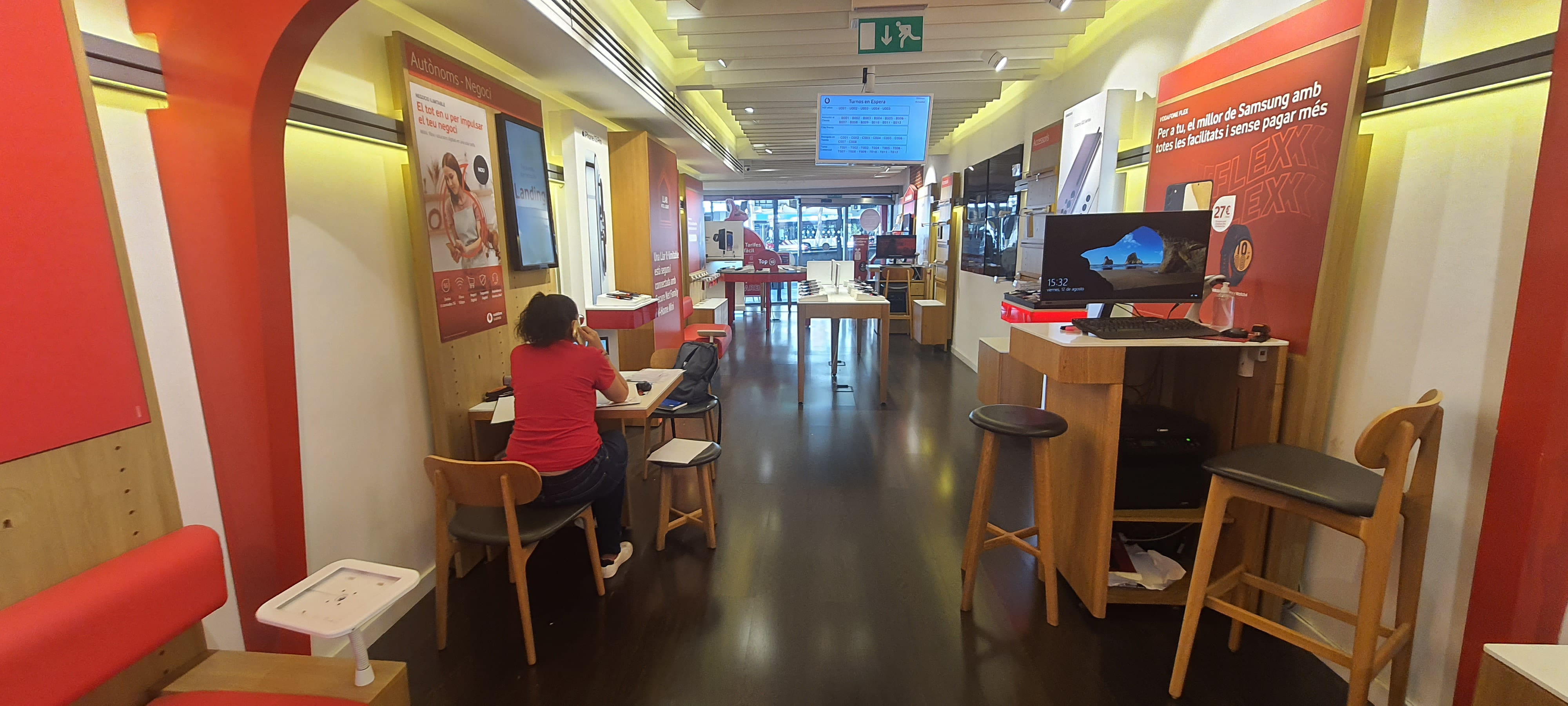 Vodafone Tarragona - Rambla foto