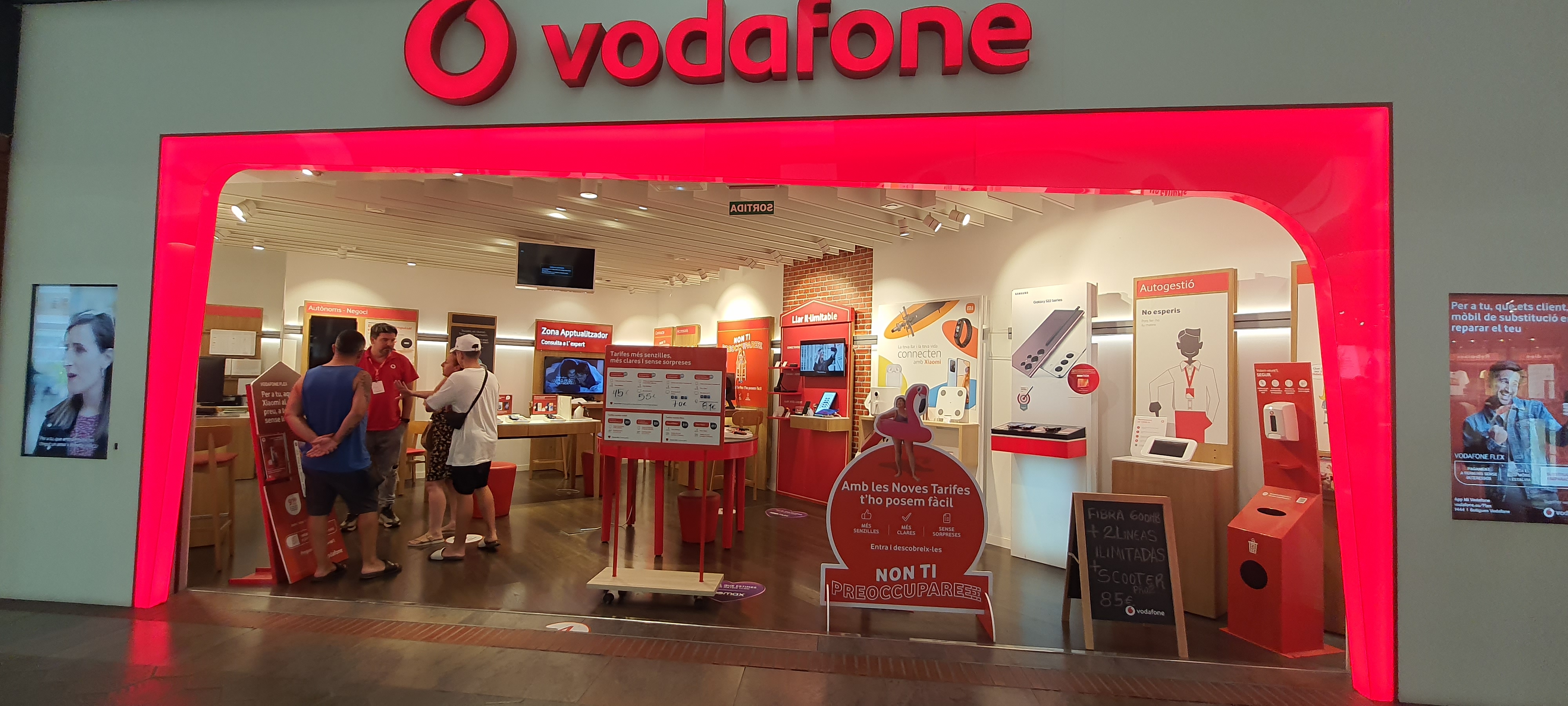 Vodafone Salt - CC Espai Girones foto