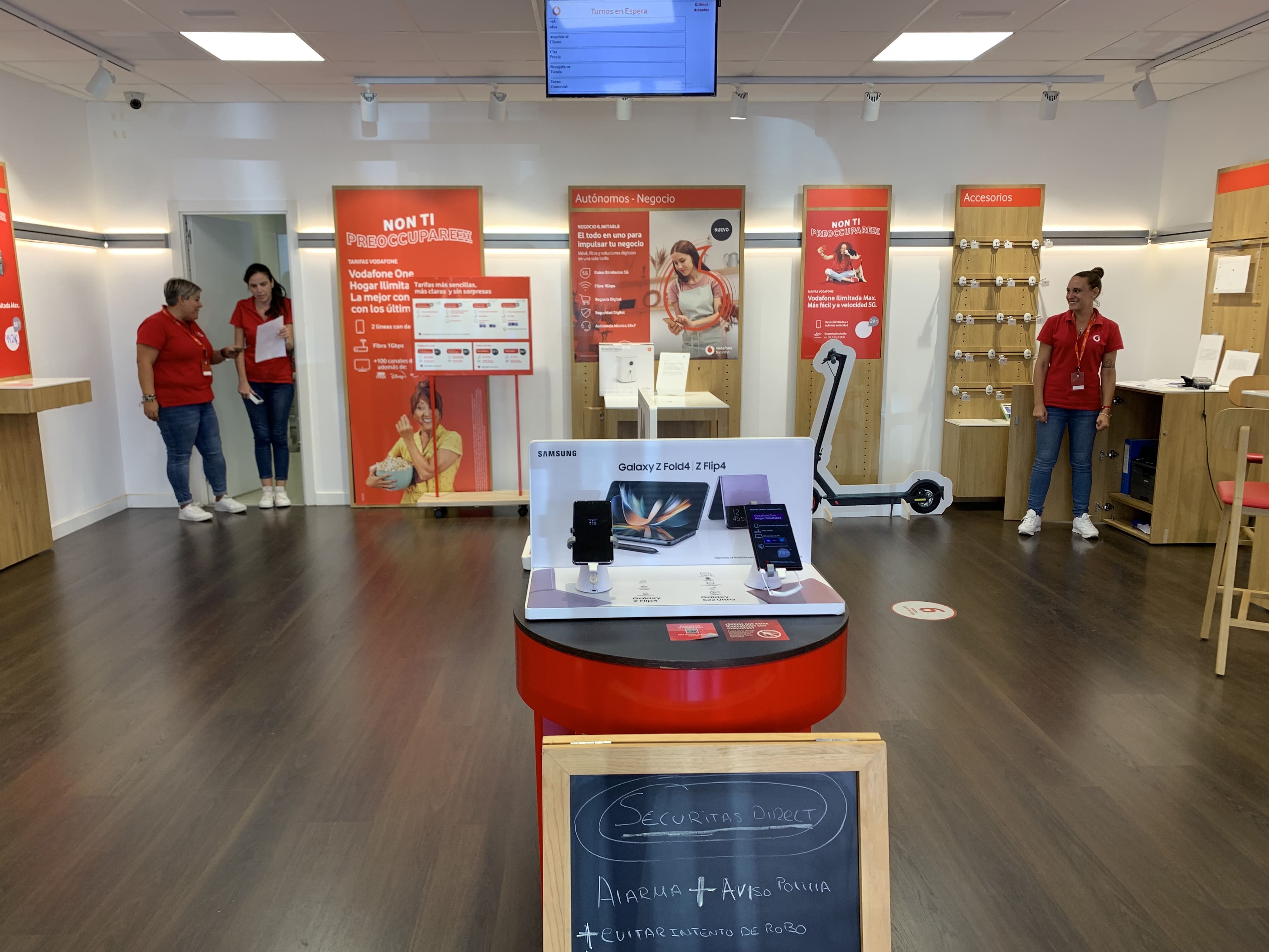 Vodafone Vecuindario - Avenida Canarias foto