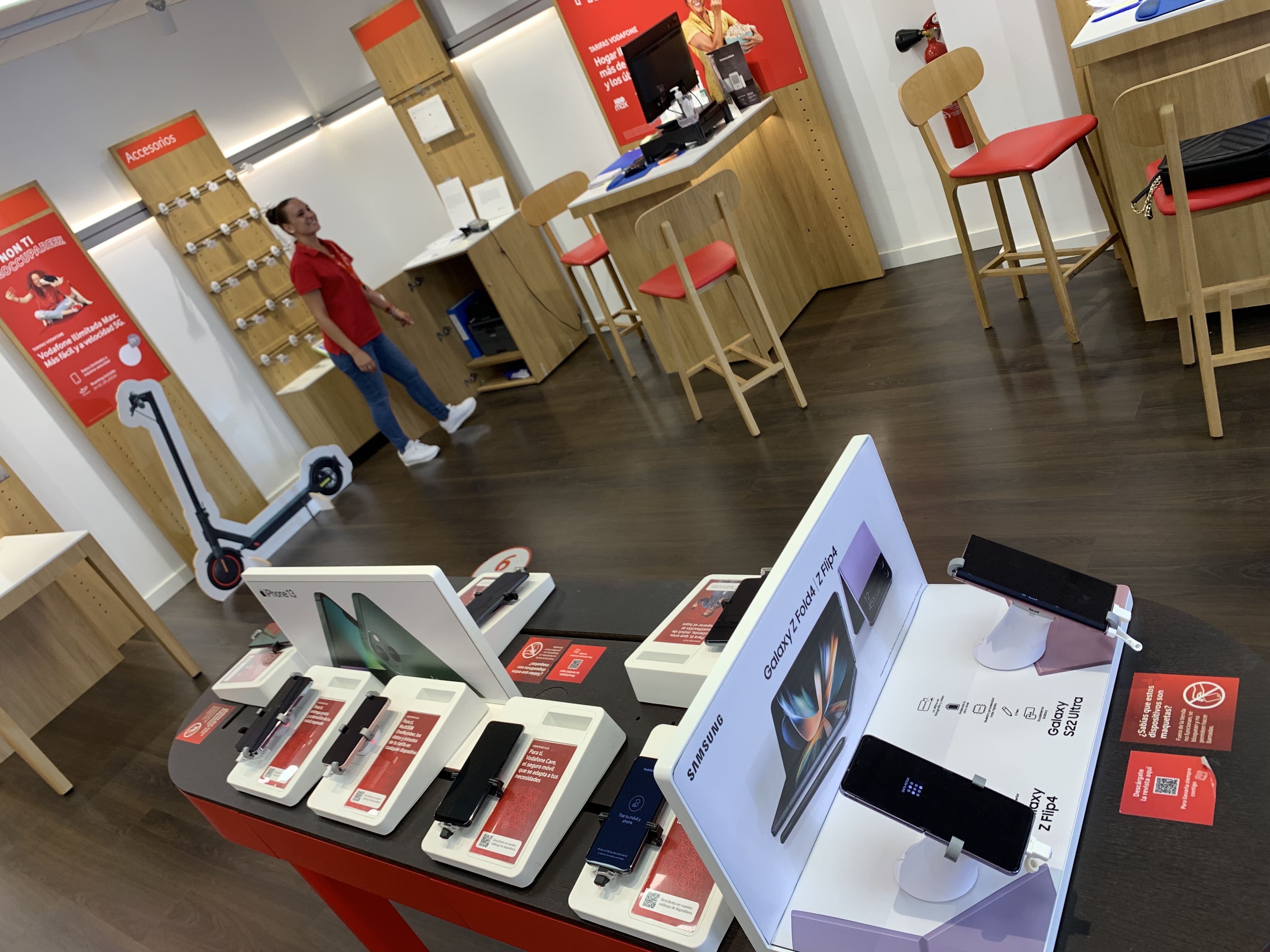 Vodafone Vecuindario - Avenida Canarias foto