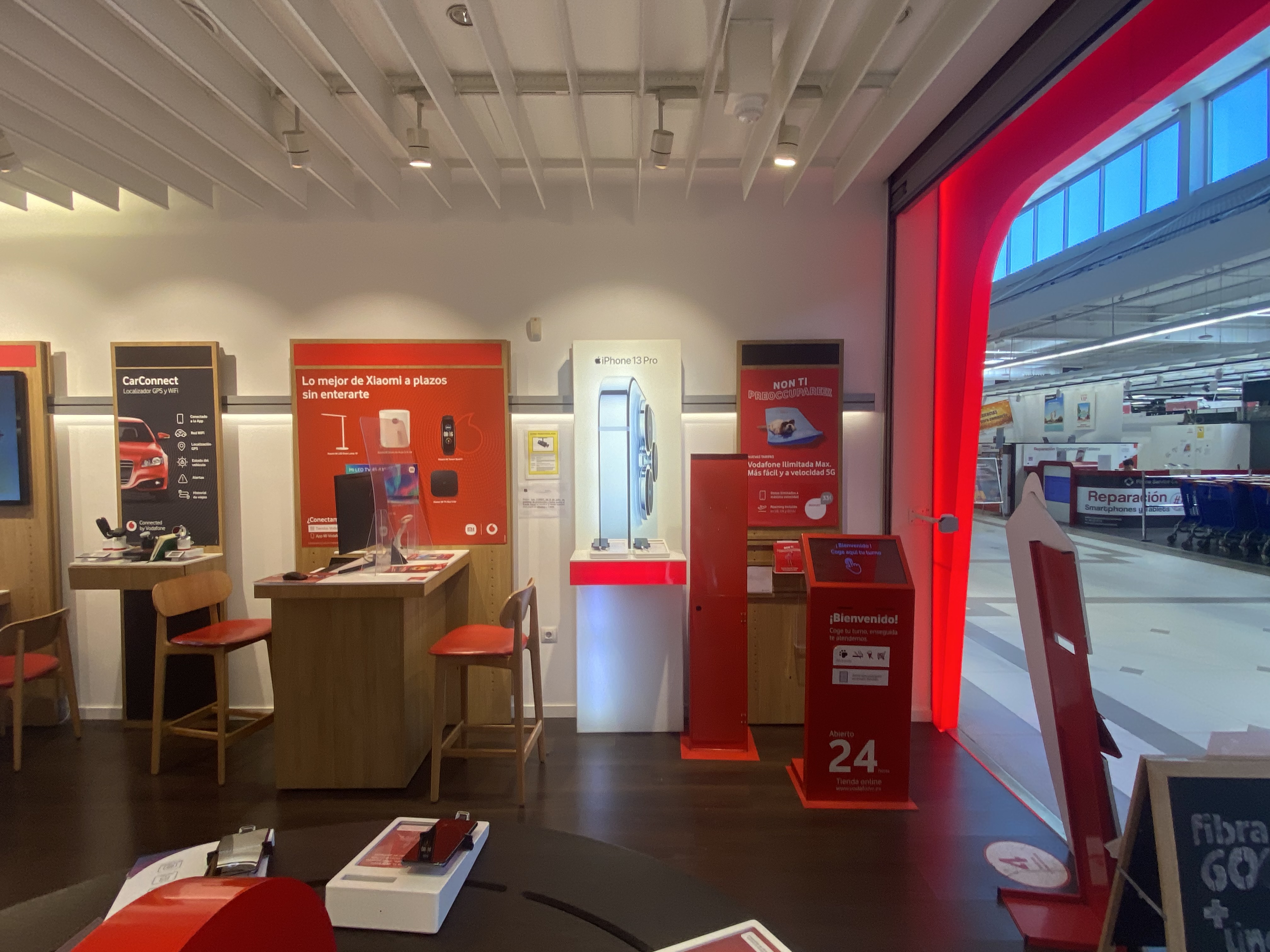 Vodafone La Eliana - CC El Osito foto