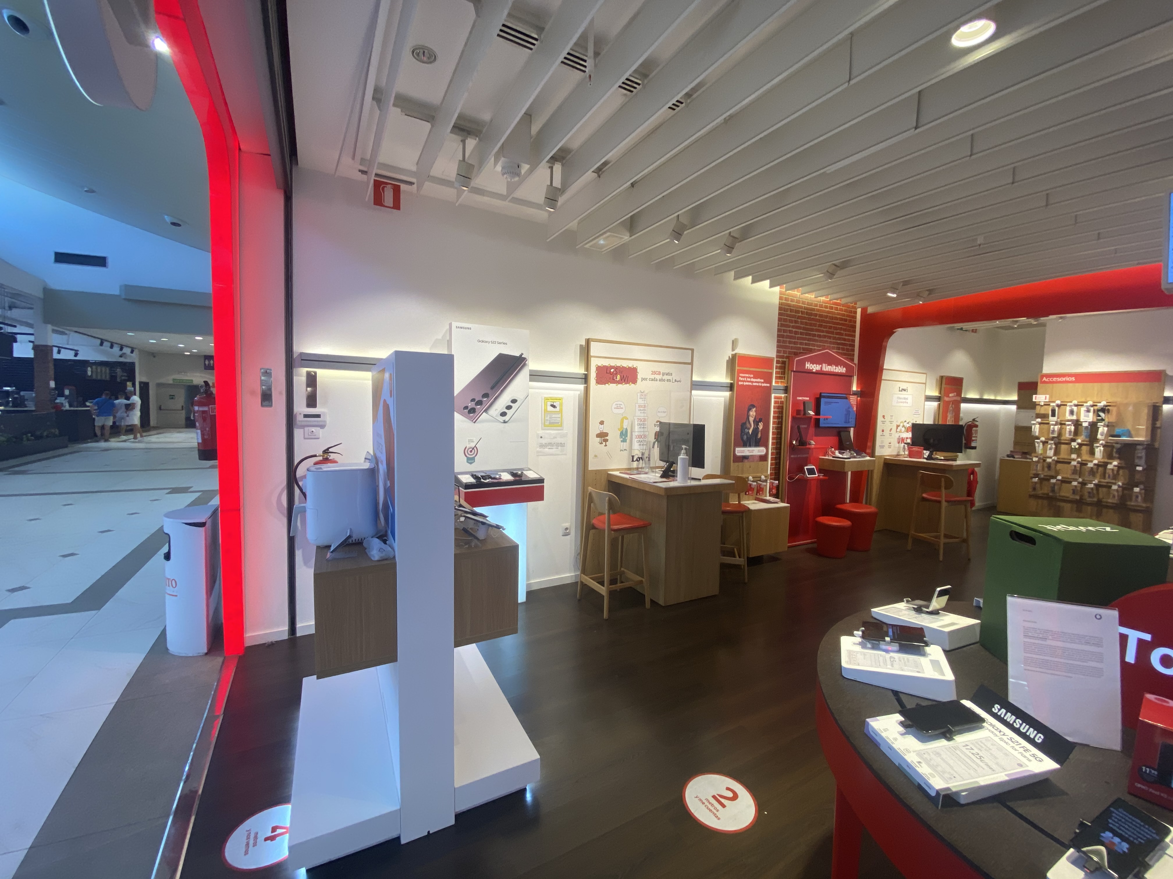 Vodafone La Eliana - CC El Osito foto