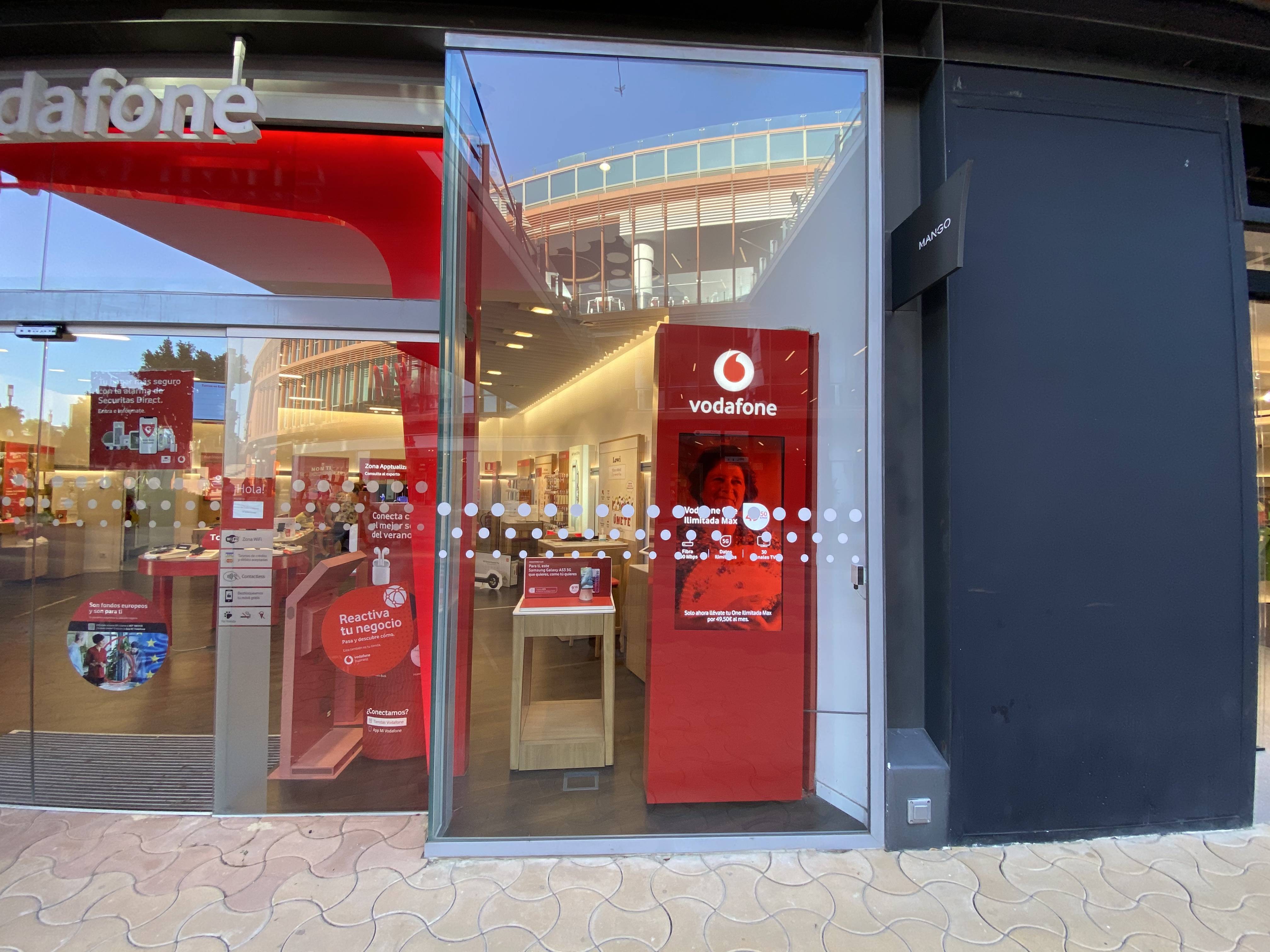 Vodafone Sevilla - CC Torresevilla foto
