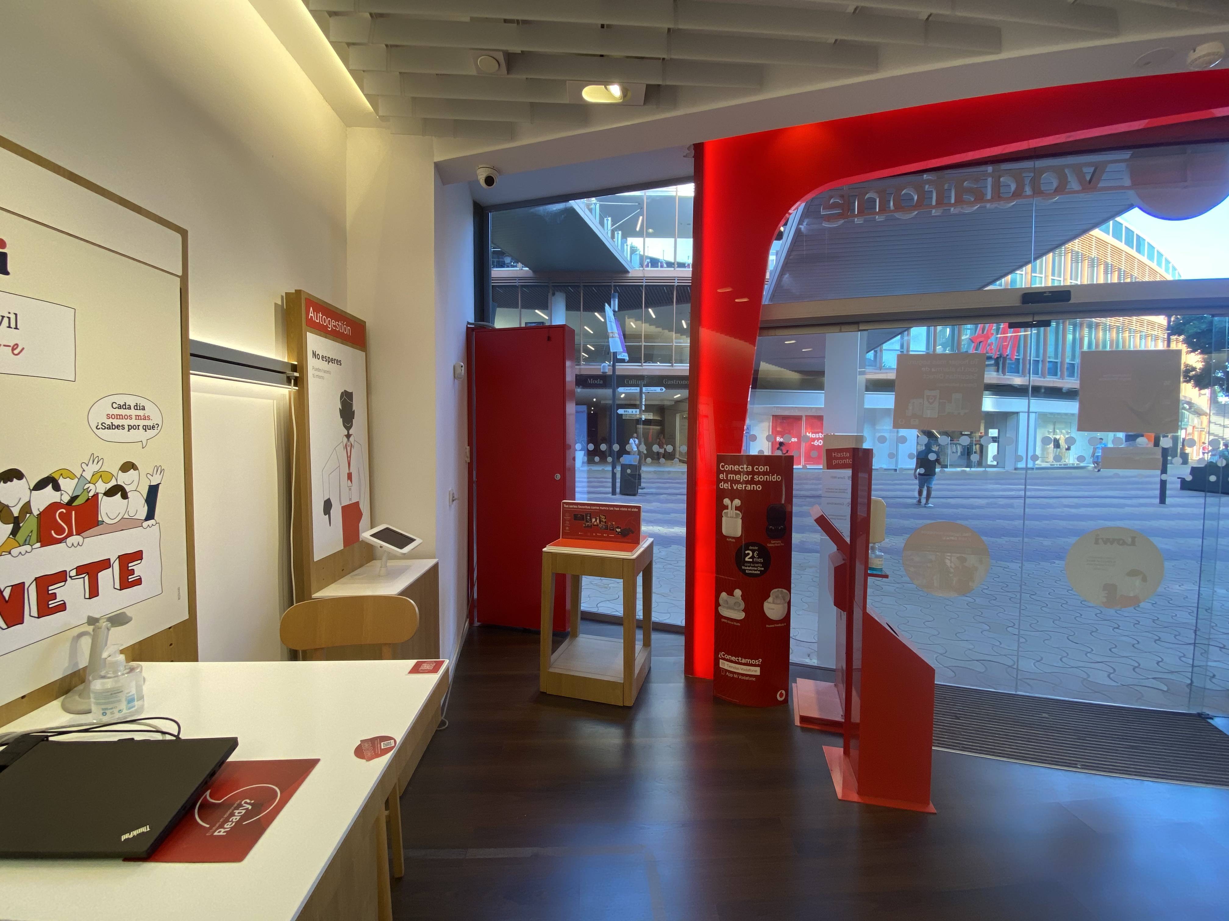 Vodafone Sevilla - CC Torresevilla foto