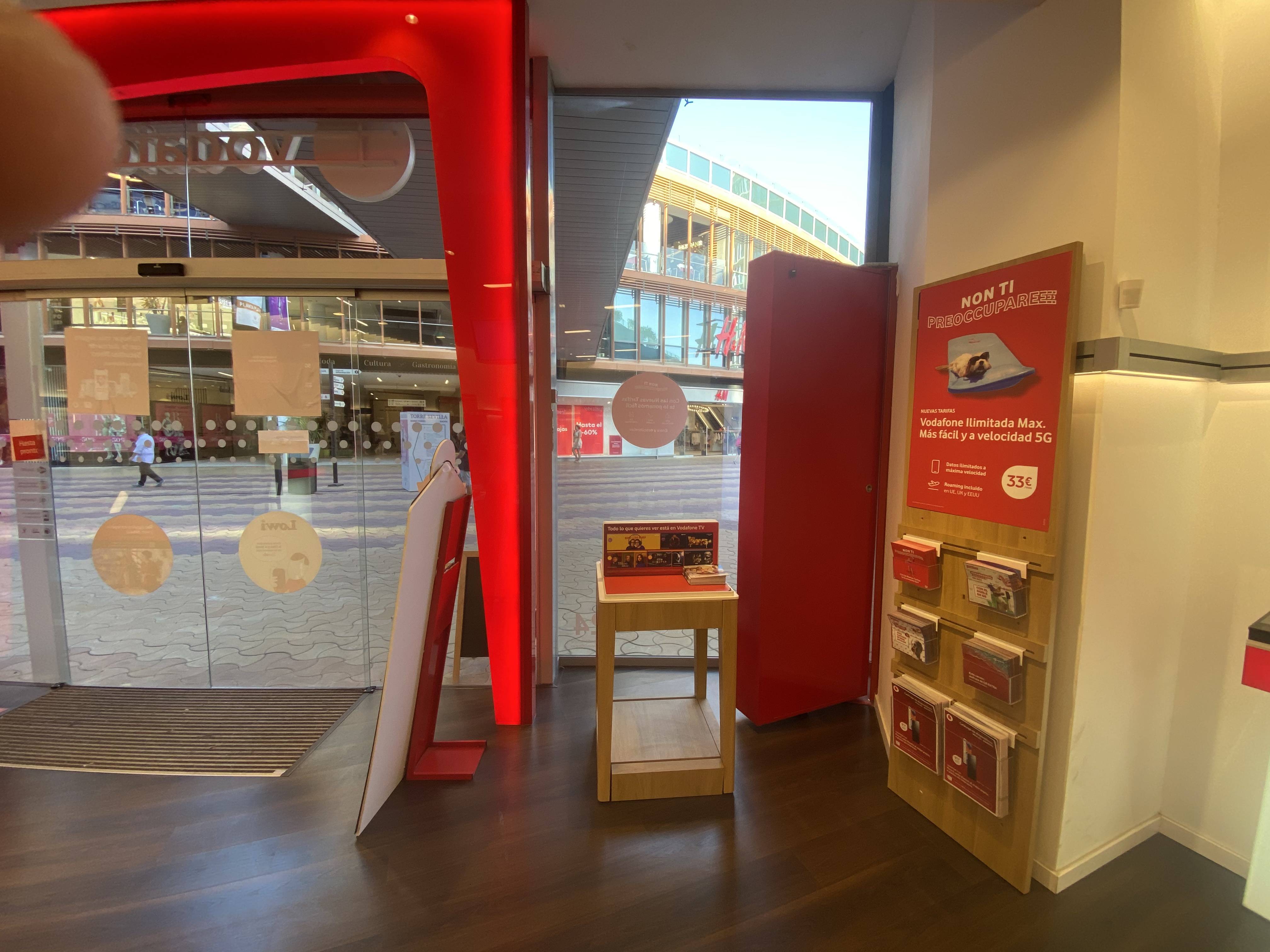 Vodafone Sevilla - CC Torresevilla foto