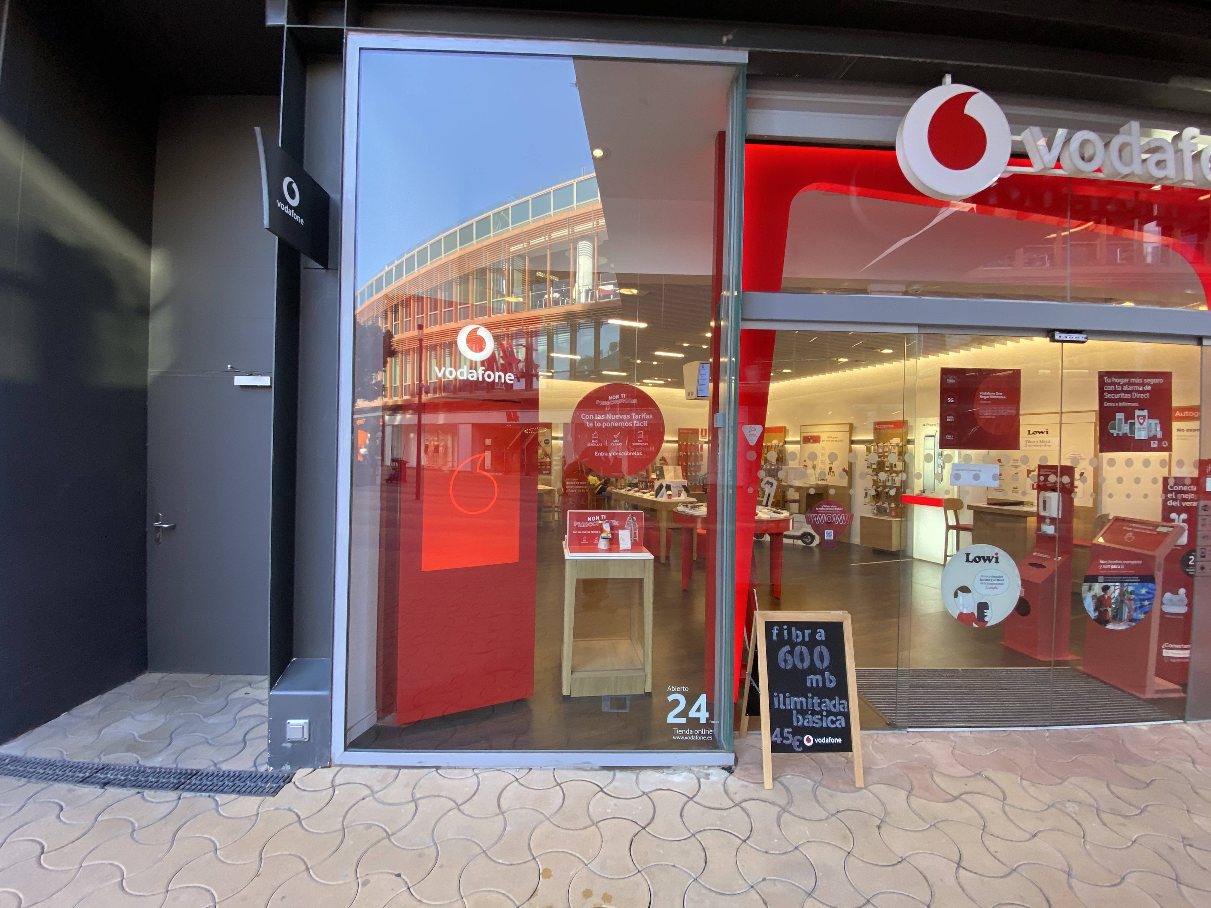 Vodafone Sevilla - CC Torresevilla foto