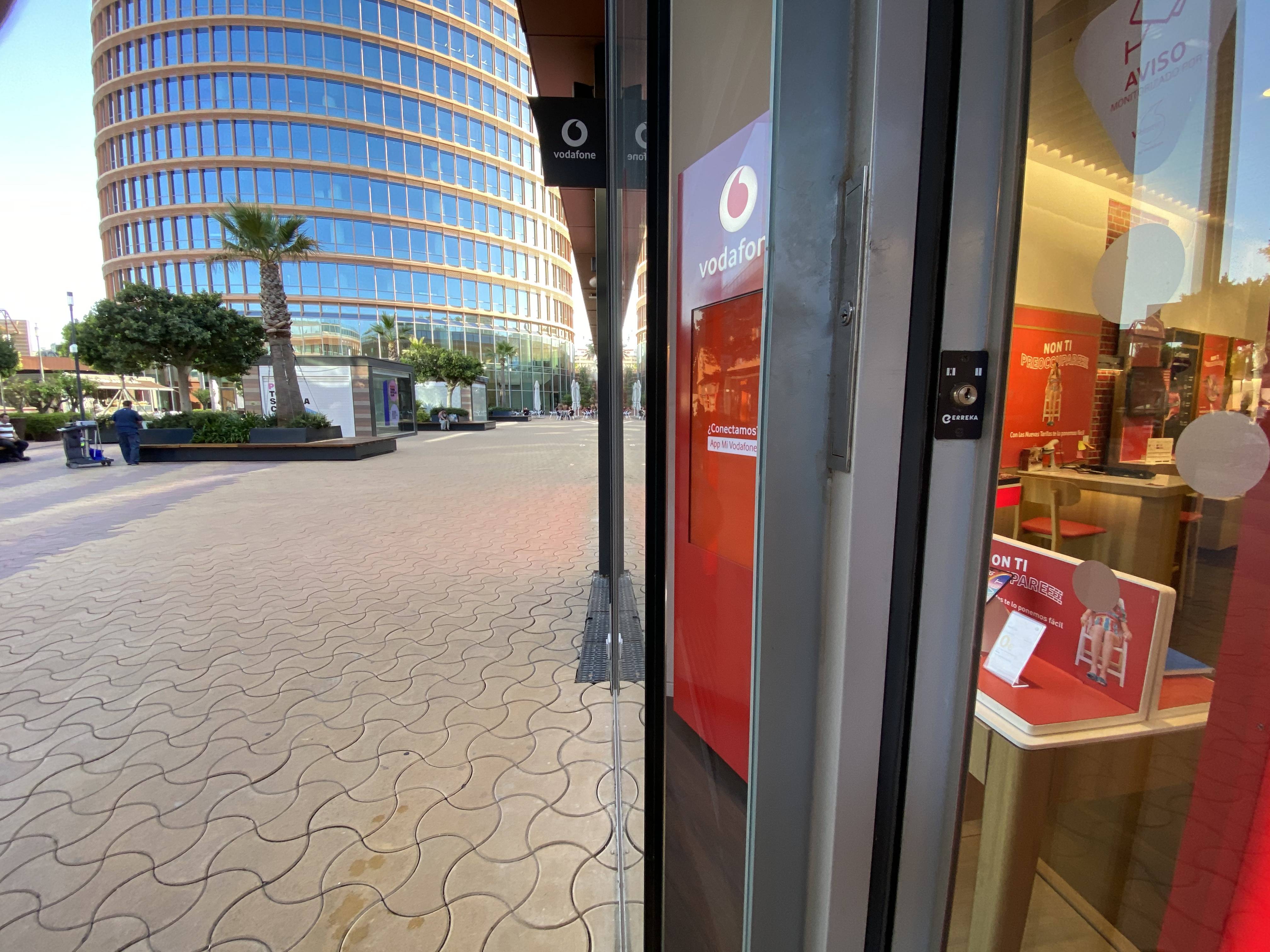 Vodafone Sevilla - CC Torresevilla foto