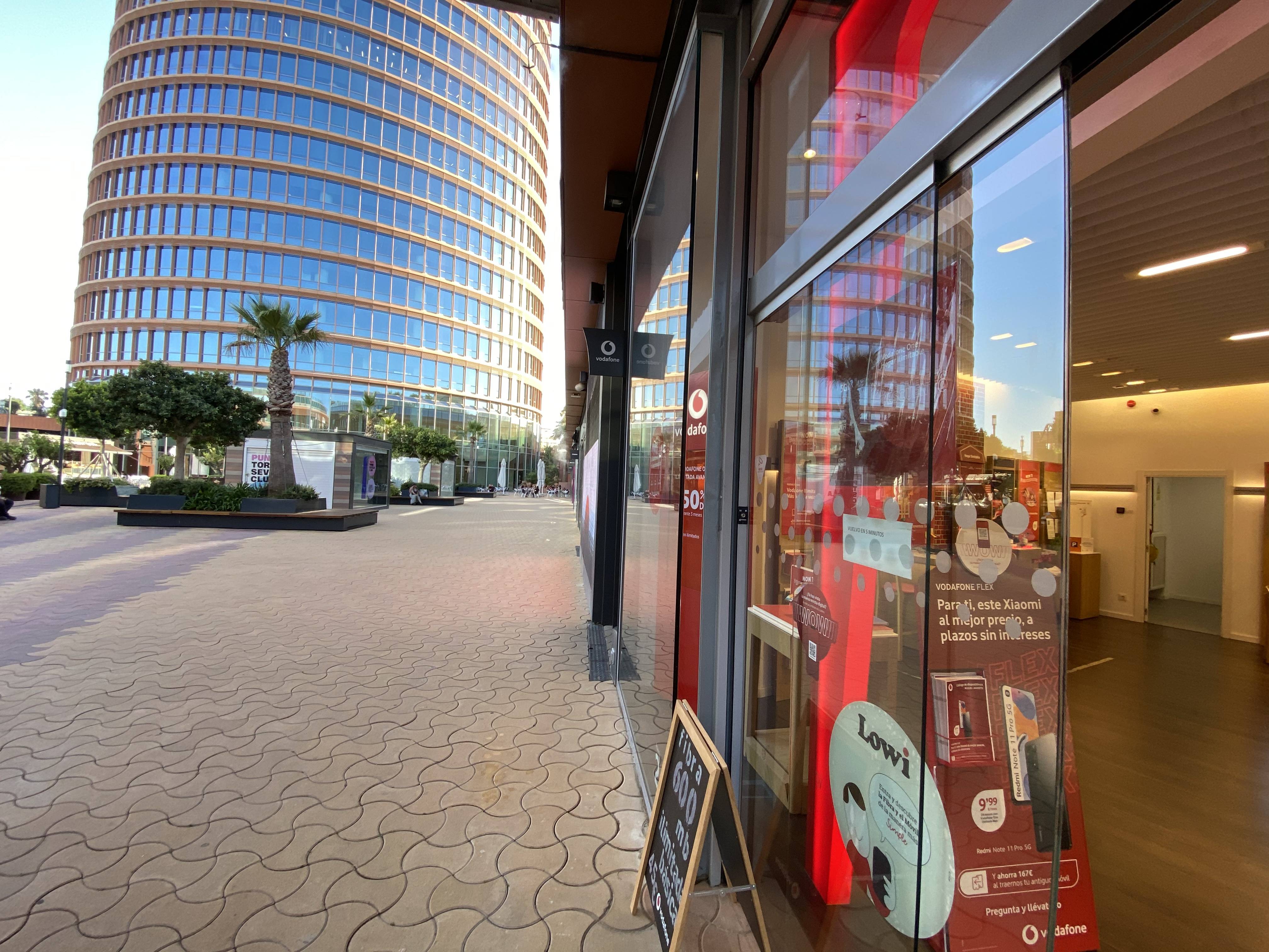 Vodafone Sevilla - CC Torresevilla foto