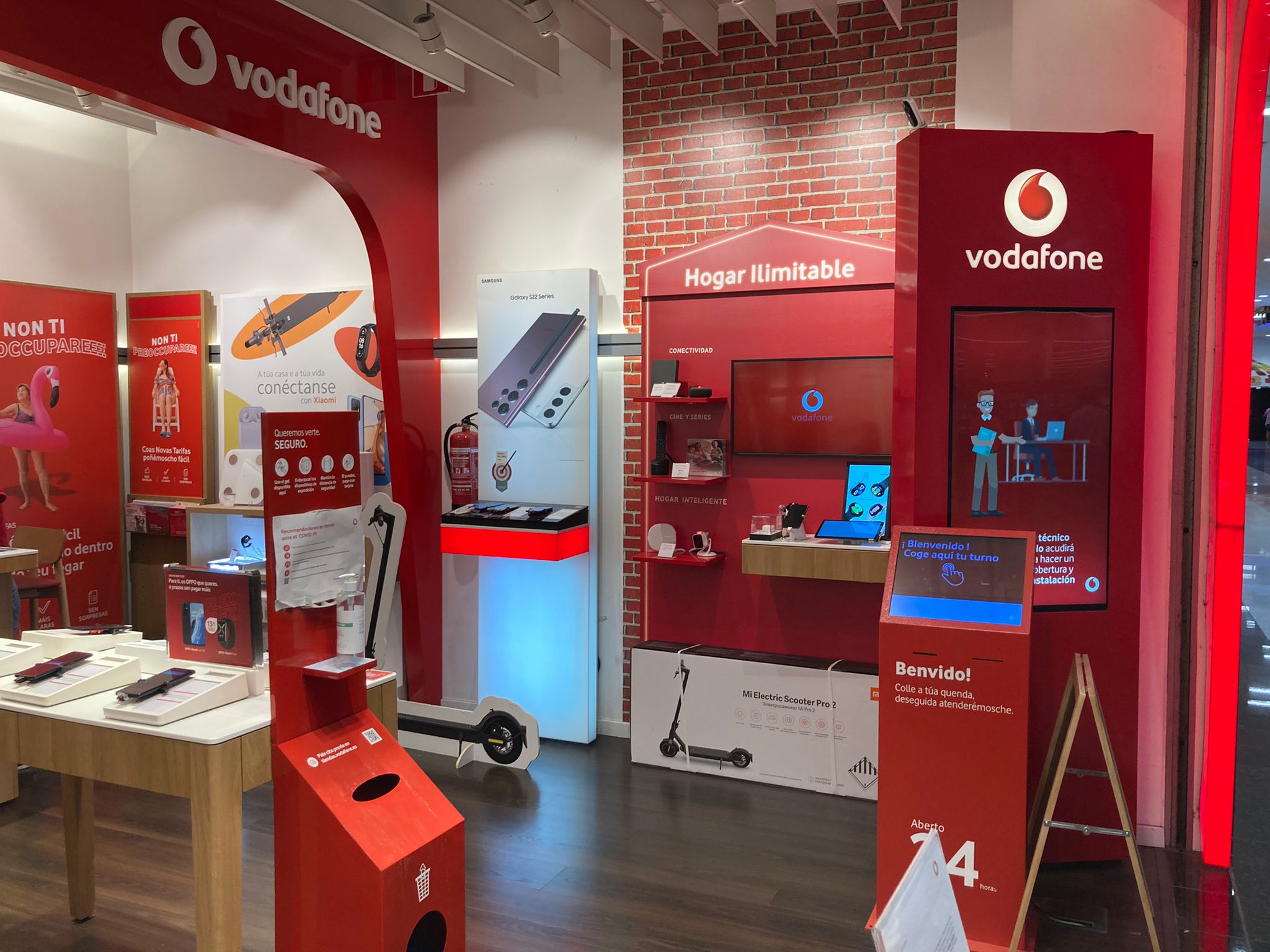 Vodafone Santiago - CC As Cancelas foto