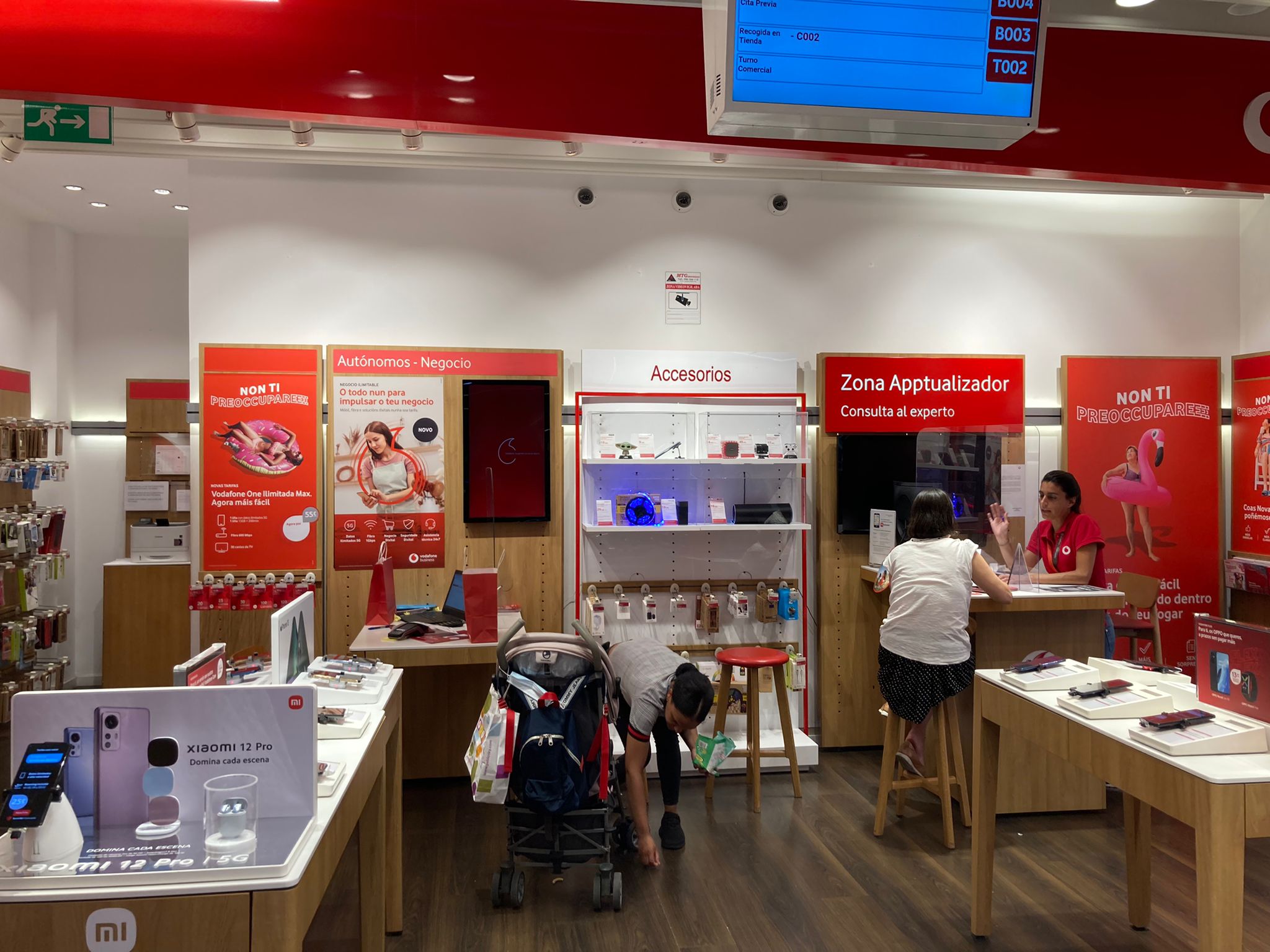 Vodafone Santiago - CC As Cancelas foto