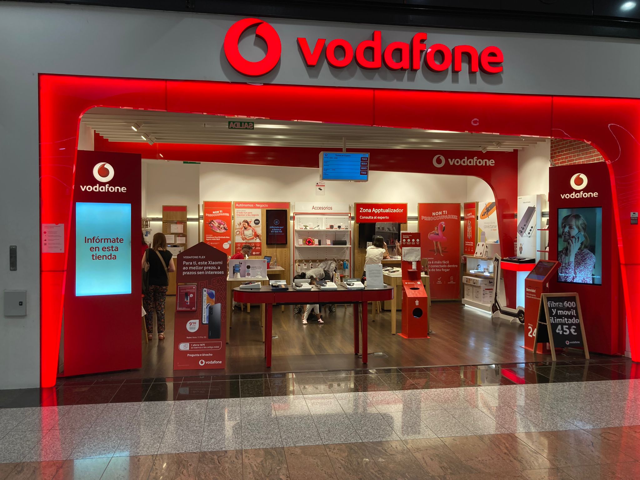 Vodafone Santiago - CC As Cancelas