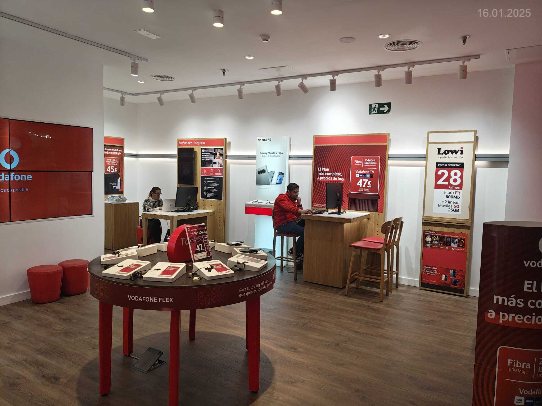 Vodafone Centro Comercial Príncipe Pío foto