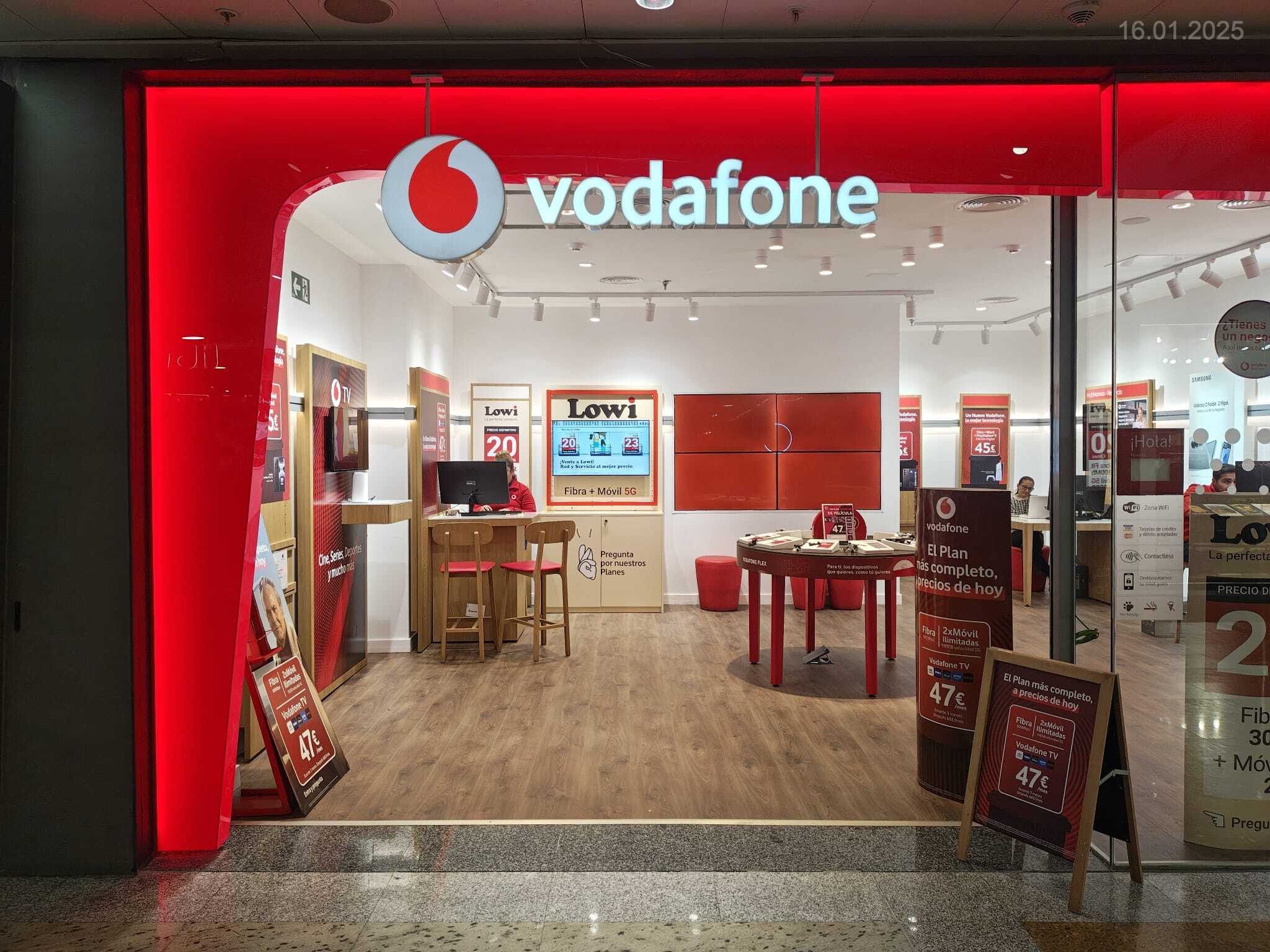 Vodafone Centro Comercial Príncipe Pío foto
